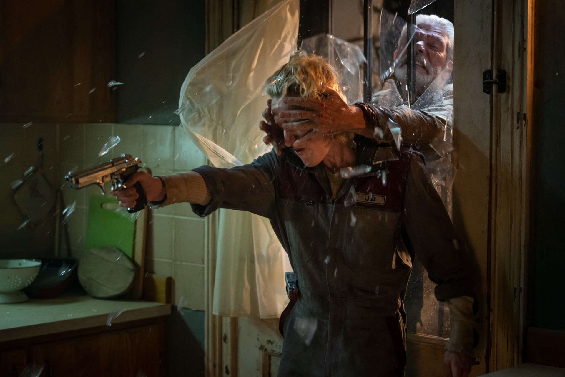 Don't Breathe 2: Stephen Lang covers woman's eyes HD Wallpaper