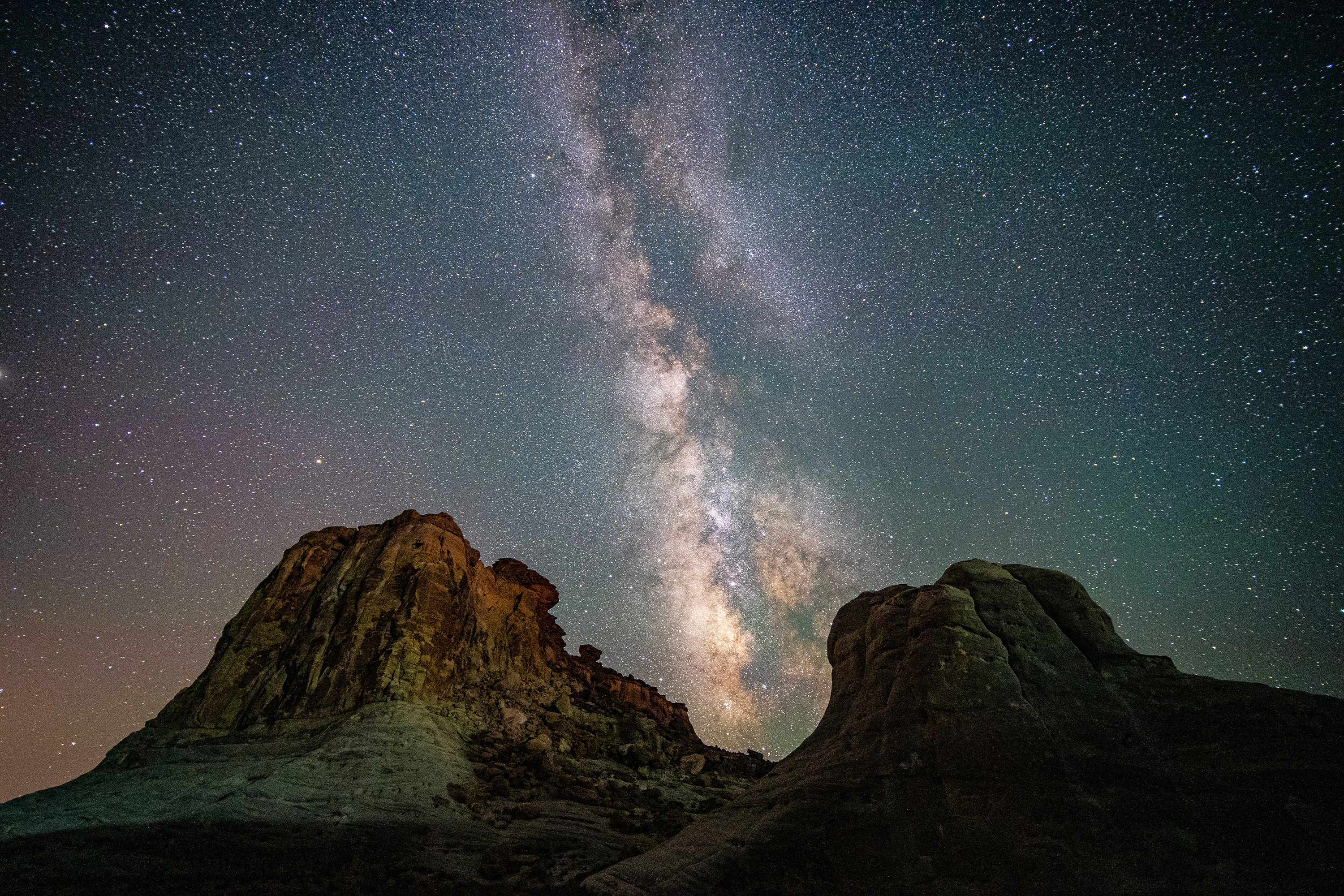 Milky Way galaxy above desert mountains HD Wallpaper