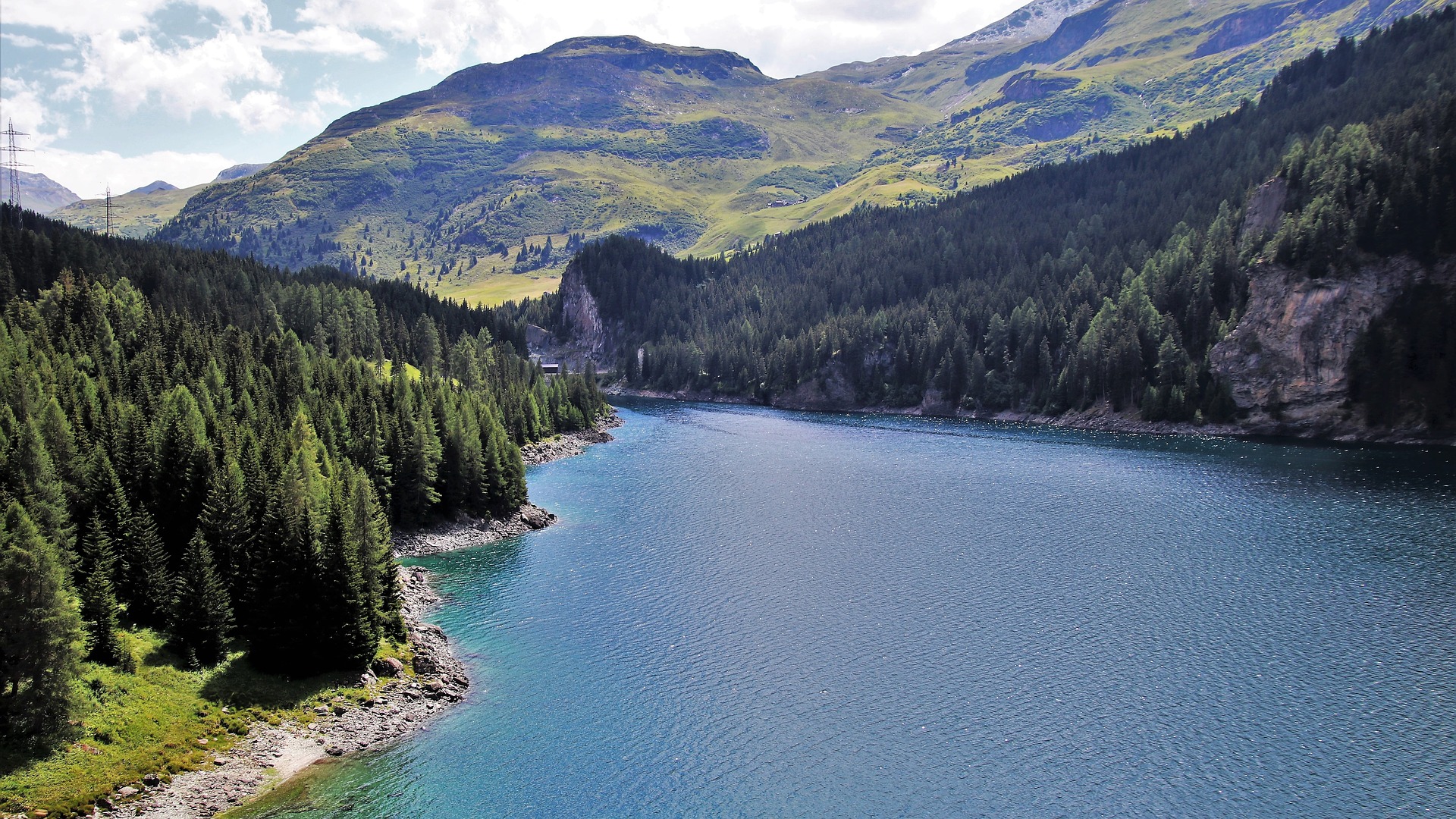 Scenic Blue Lake in Mountain Forest HD Wallpaper