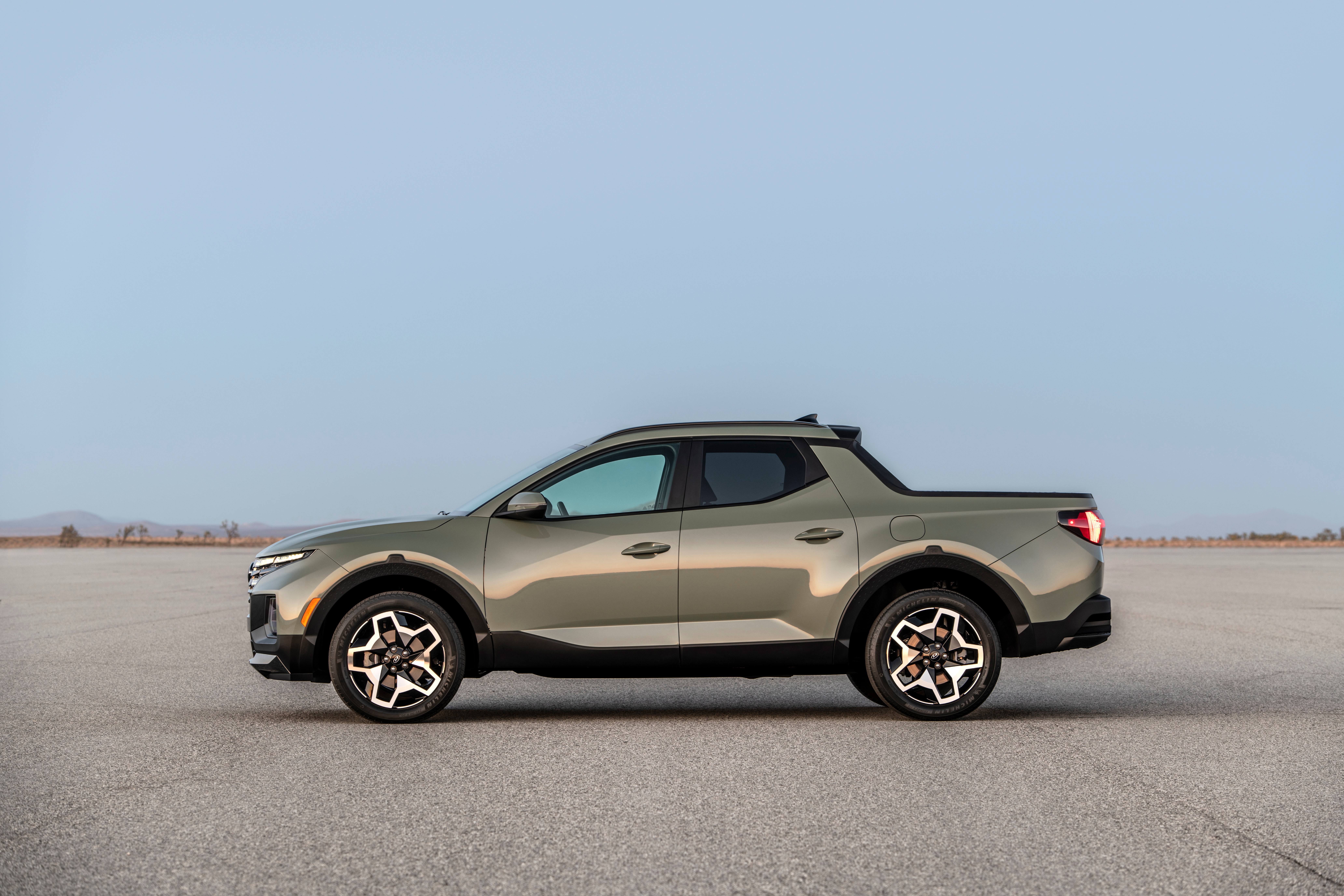 Hyundai Santa Cruz pickup truck side view HD Wallpaper