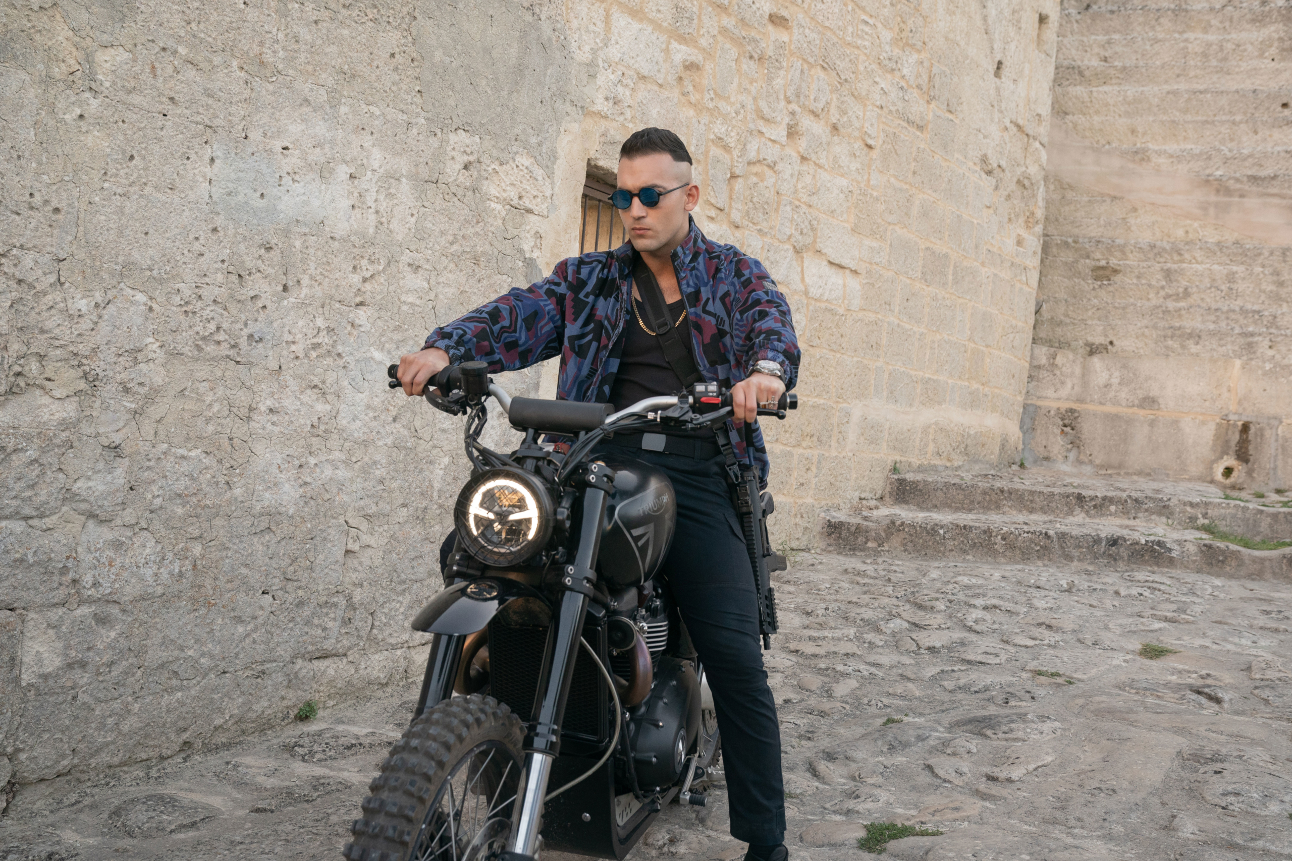 No Time To Die: Man on motorcycle with rifle HD Wallpaper