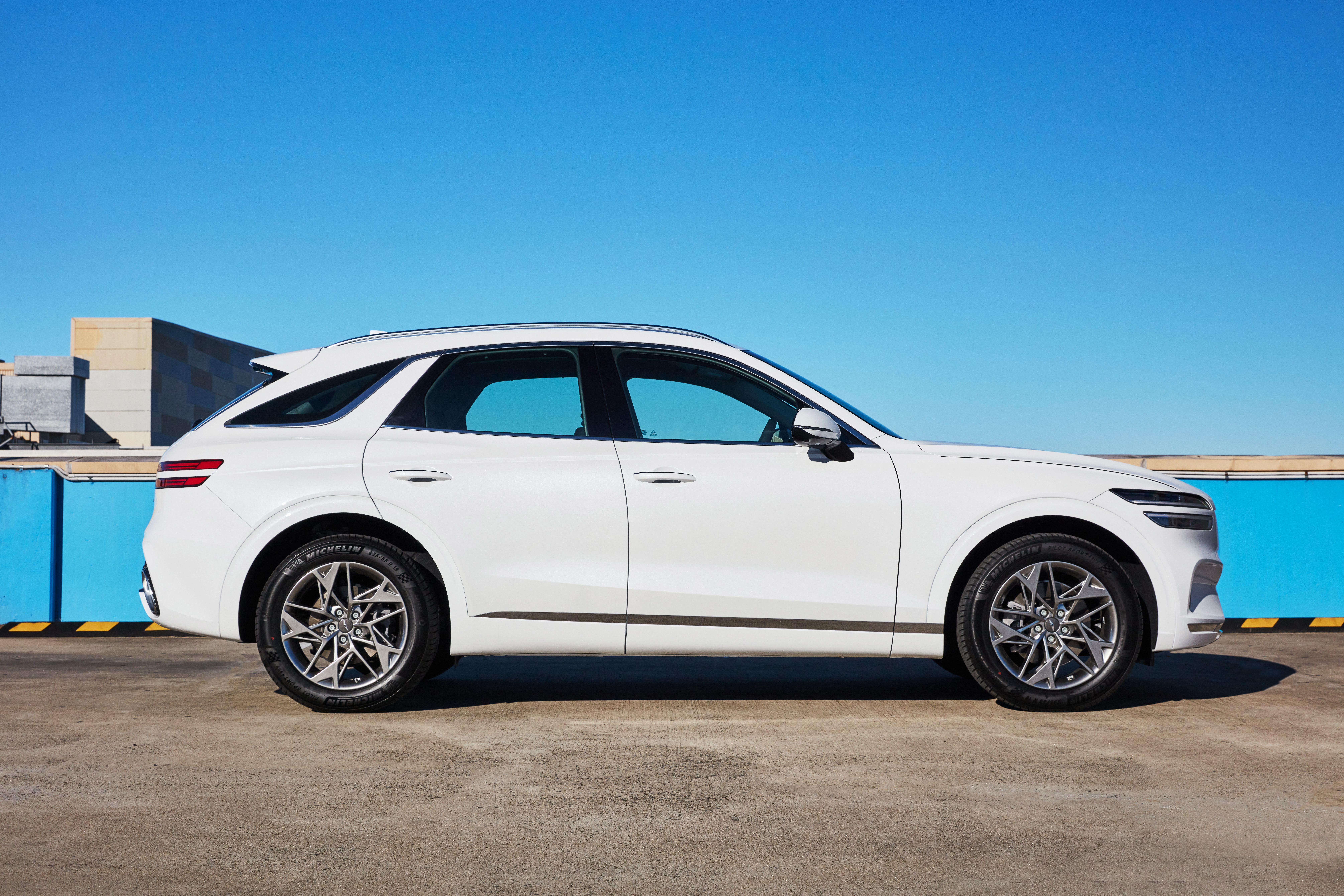 White Genesis GV70 2.5T SUV side profile HD Wallpaper