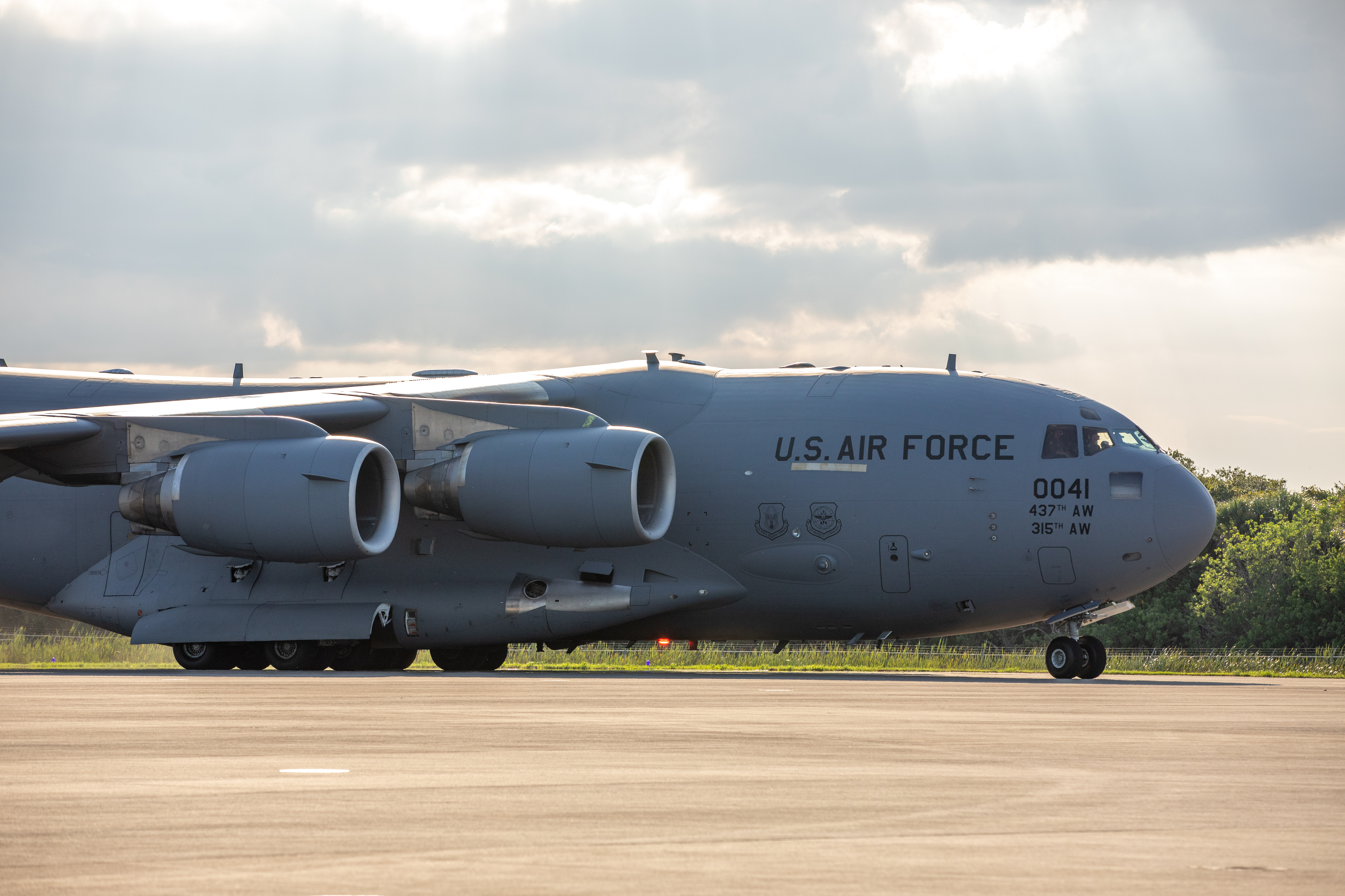 U.S. Air Force Boeing C-17 for NASA's Lucy mission HD Wallpaper