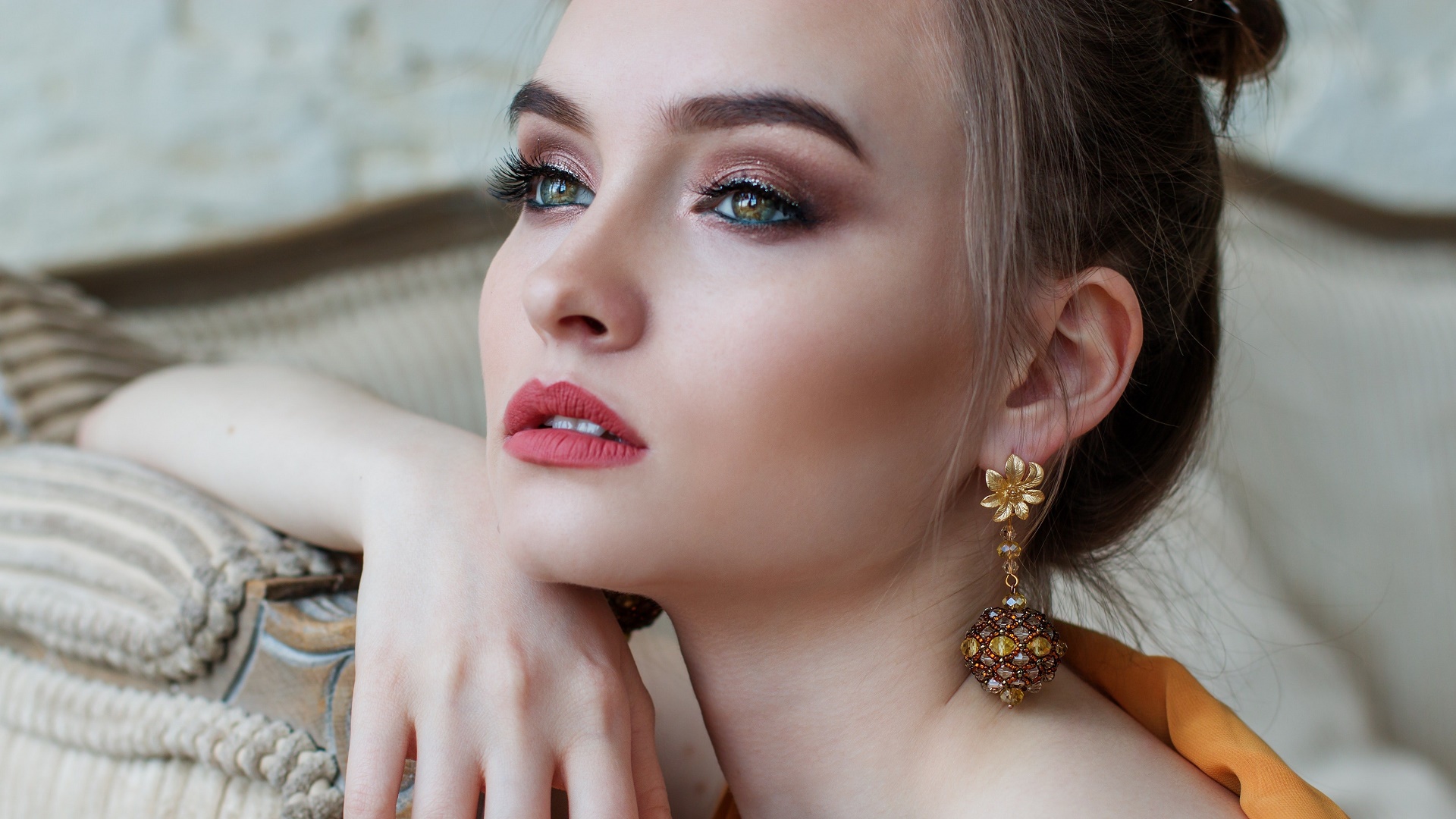 Portrait of Woman with Artistic Makeup HD Wallpaper