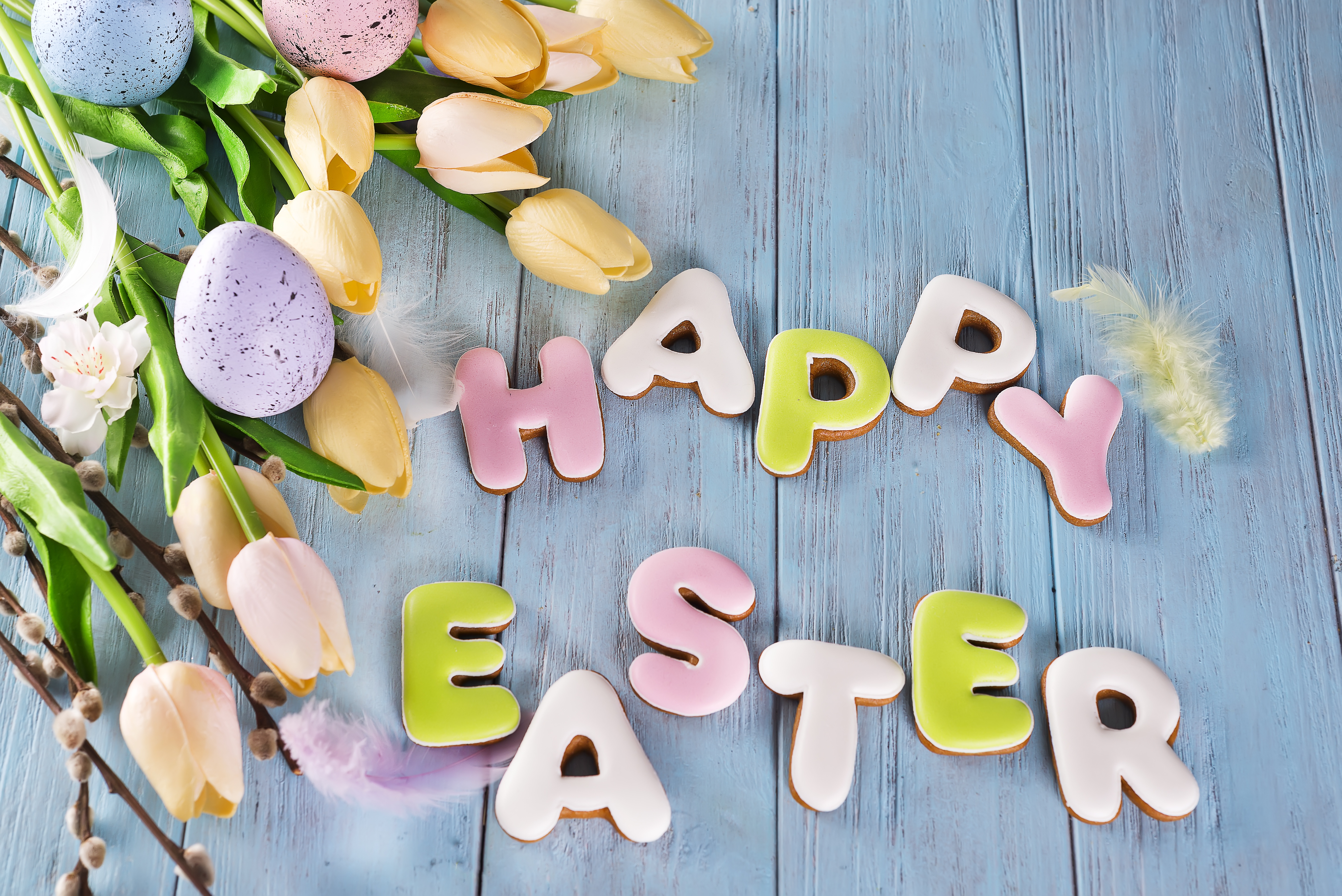 Happy Easter cookies with eggs and tulips HD Wallpaper