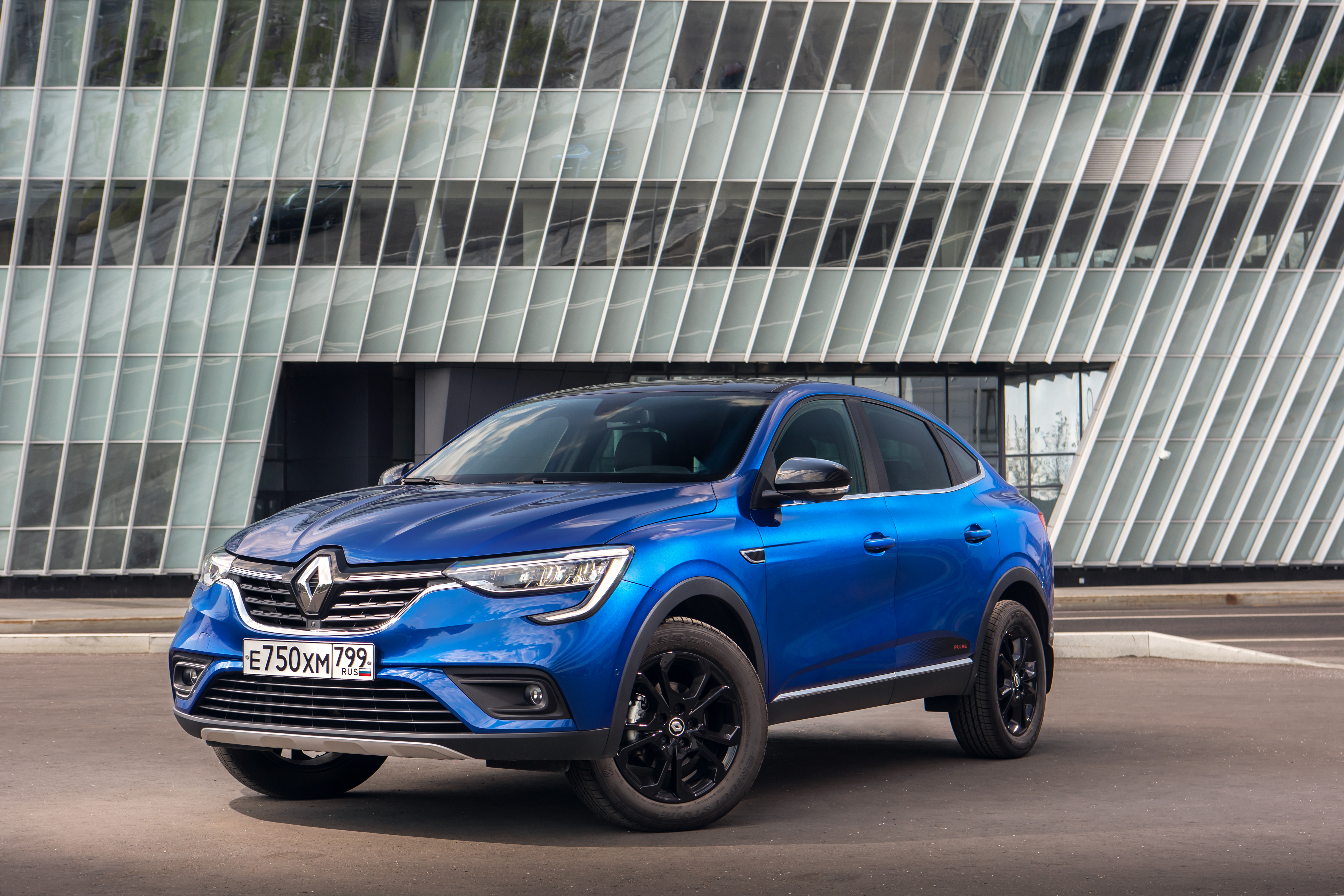 Blue Renault Arkana "Pulse" SUV HD Wallpaper