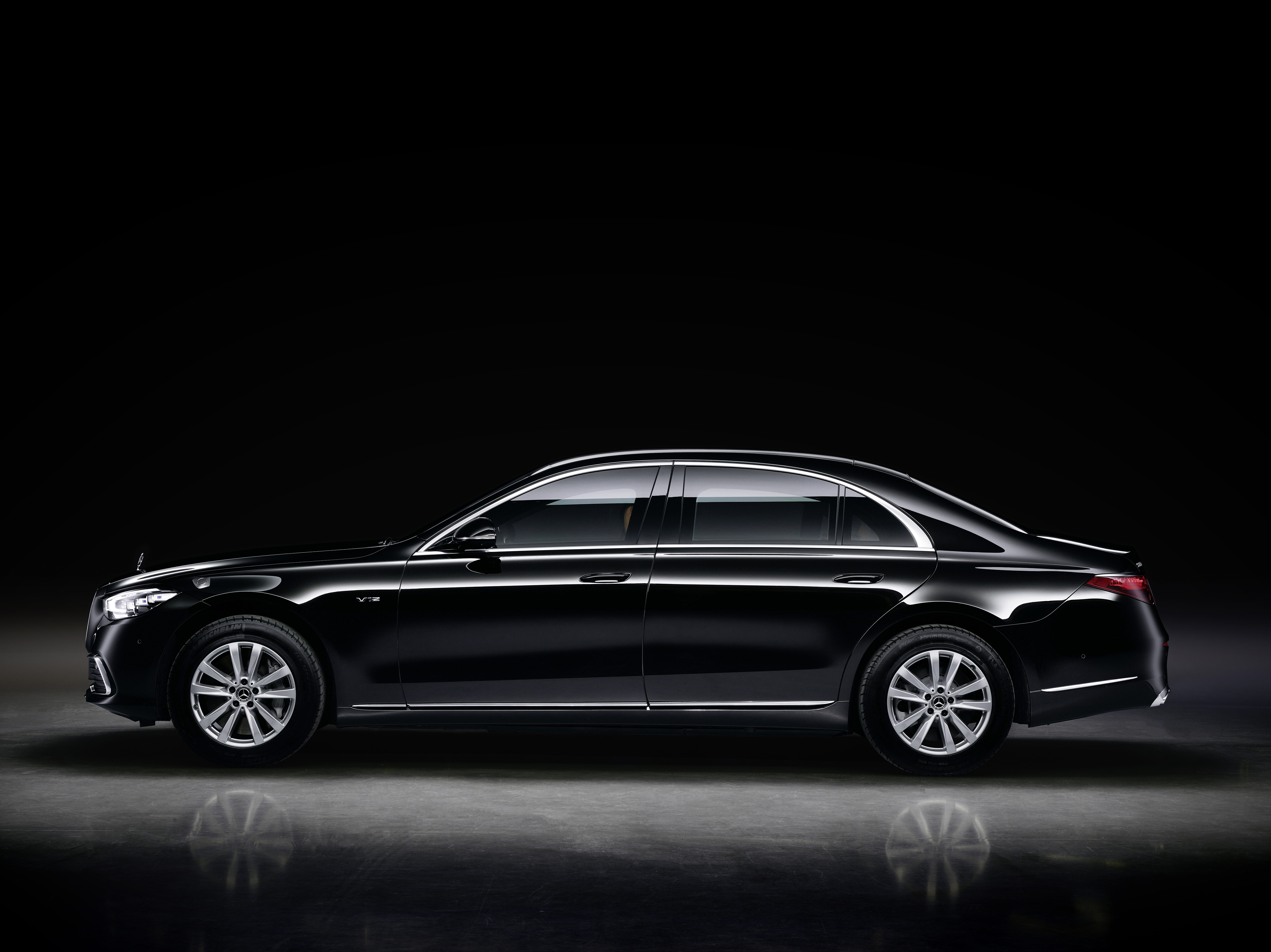 Mercedes-Benz S 680 Guard 4MATIC luxury car side profile HD Wallpaper