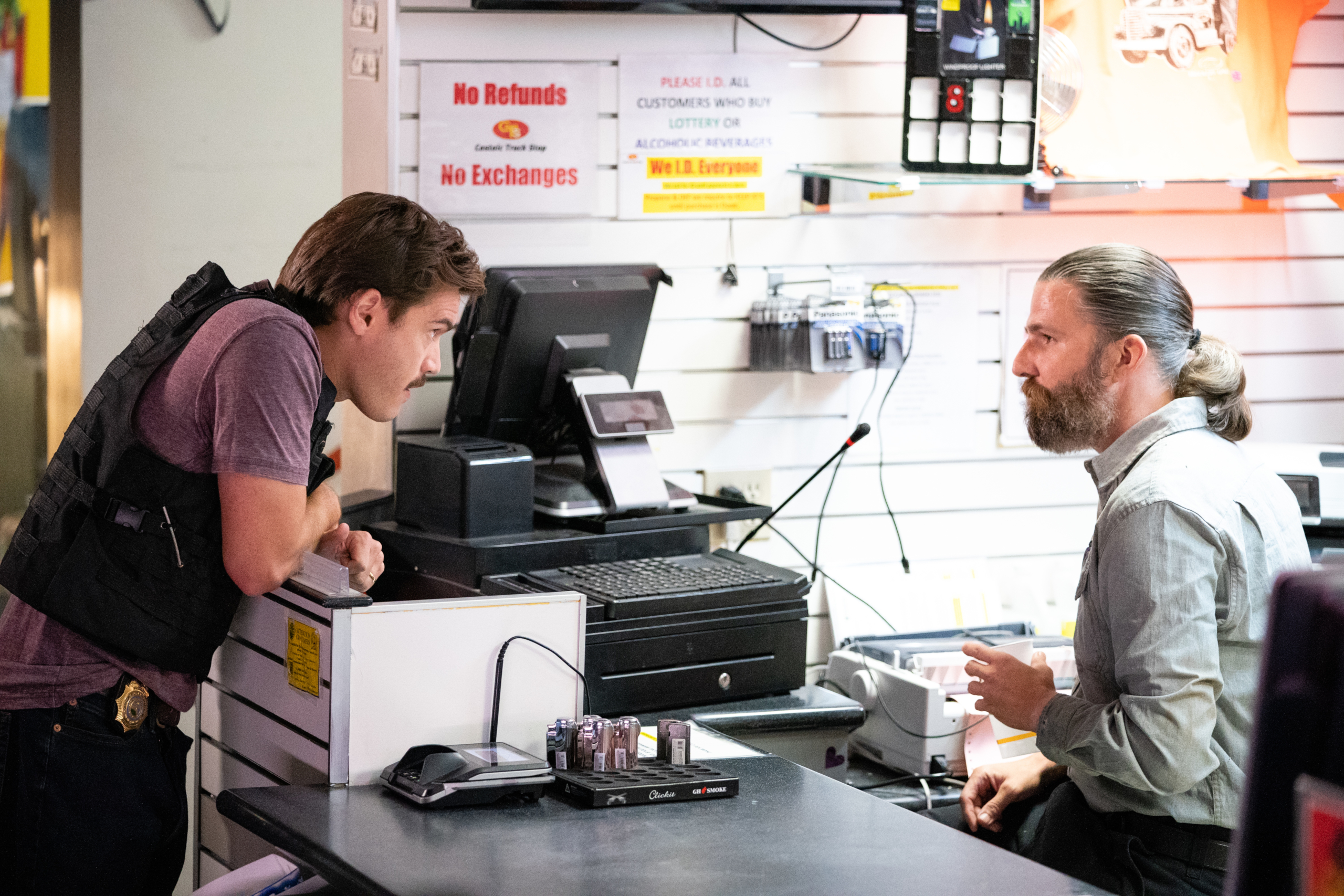 Midnight In The Switchgrass: Emile Hirsch at store counter HD Wallpaper