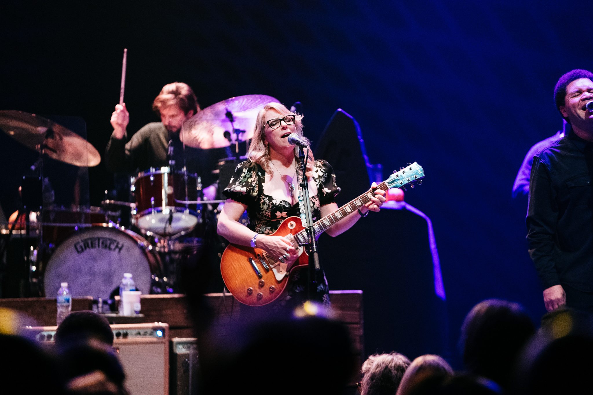 Tedeschi Trucks Band: Susan Tedeschi on guitar and vocals HD Wallpaper
