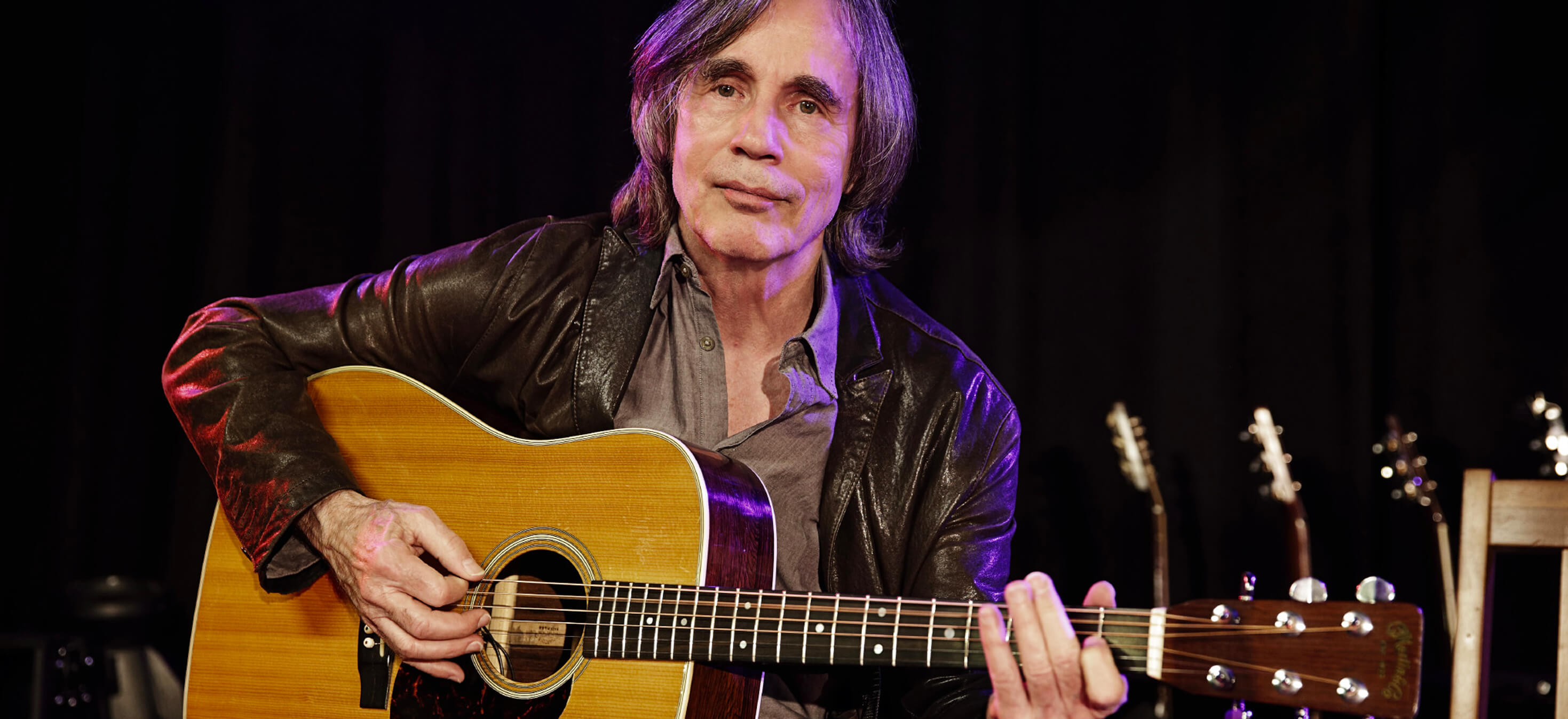 Jackson Browne playing acoustic guitar on stage HD Wallpaper