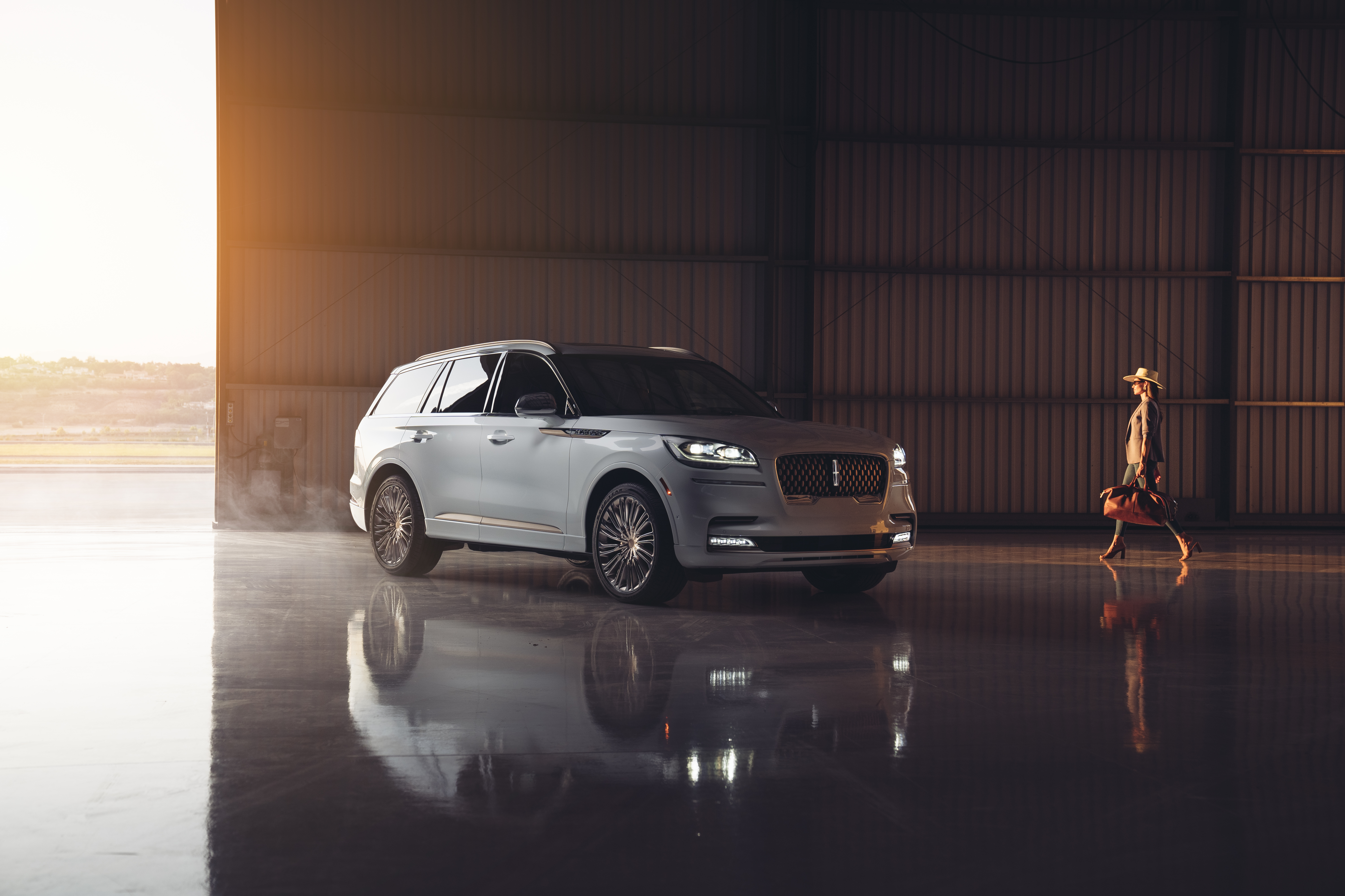 White Lincoln Aviator Shinola Concept SUV in Hangar HD Wallpaper