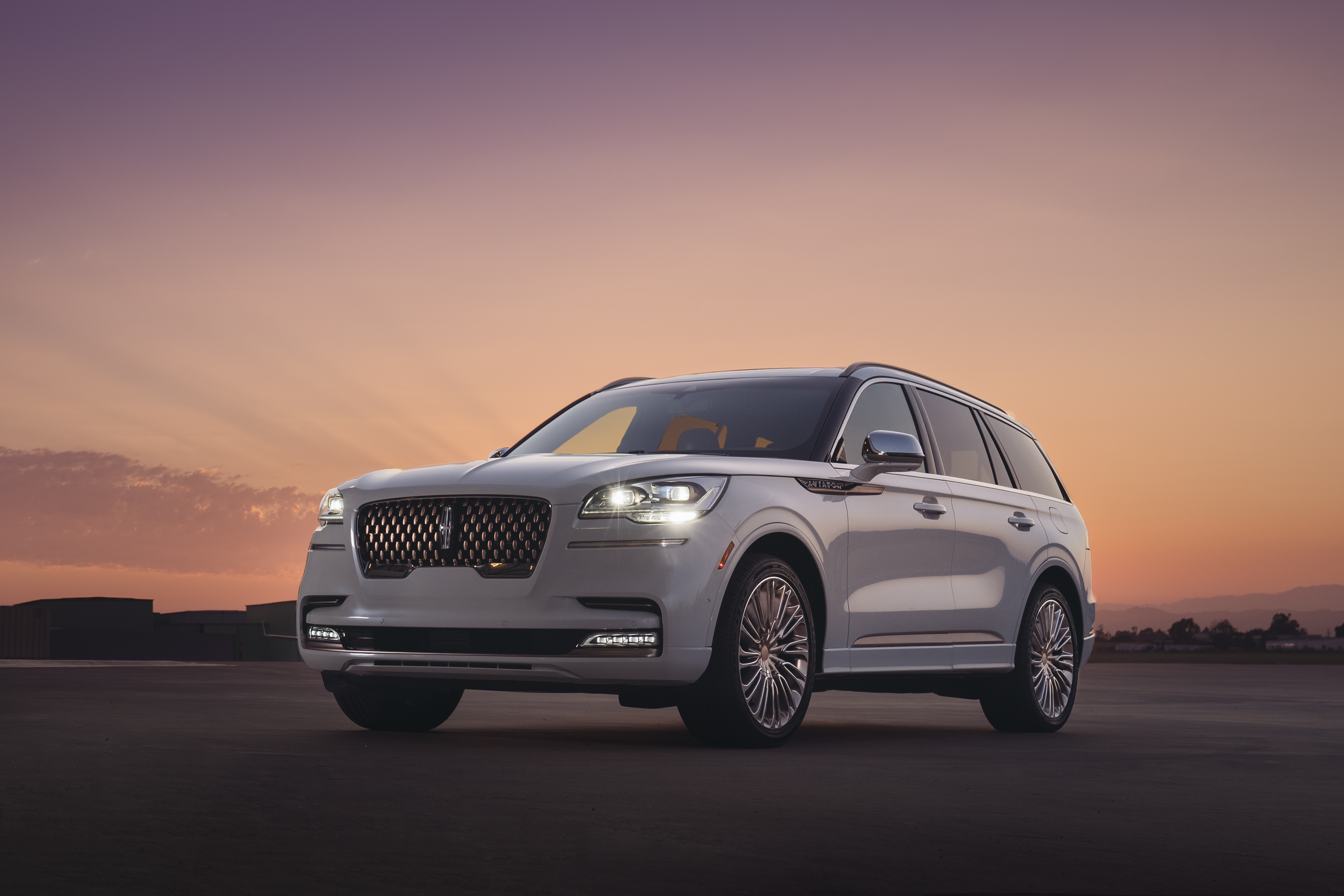 White Lincoln Aviator Shinola Concept SUV at sunset HD Wallpaper
