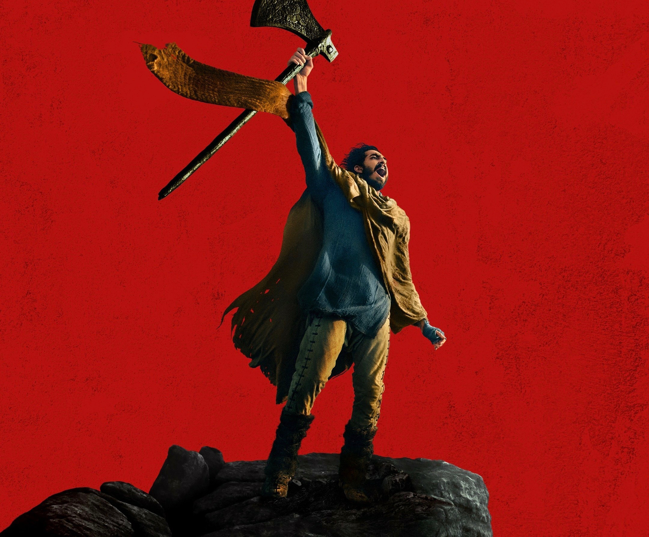 Dev Patel as Gawain raises axe in The Green Knight HD Wallpaper