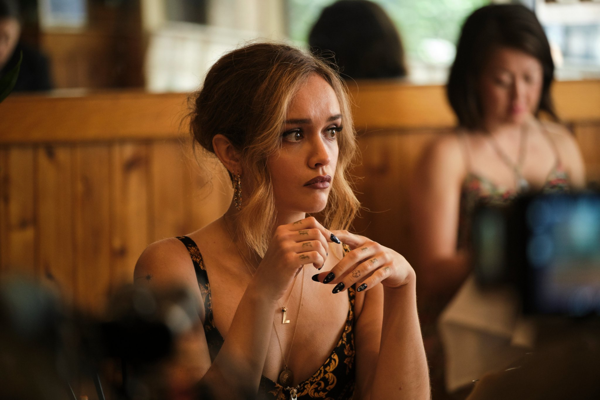 Olivia Cooke looking thoughtful in a restaurant HD Wallpaper