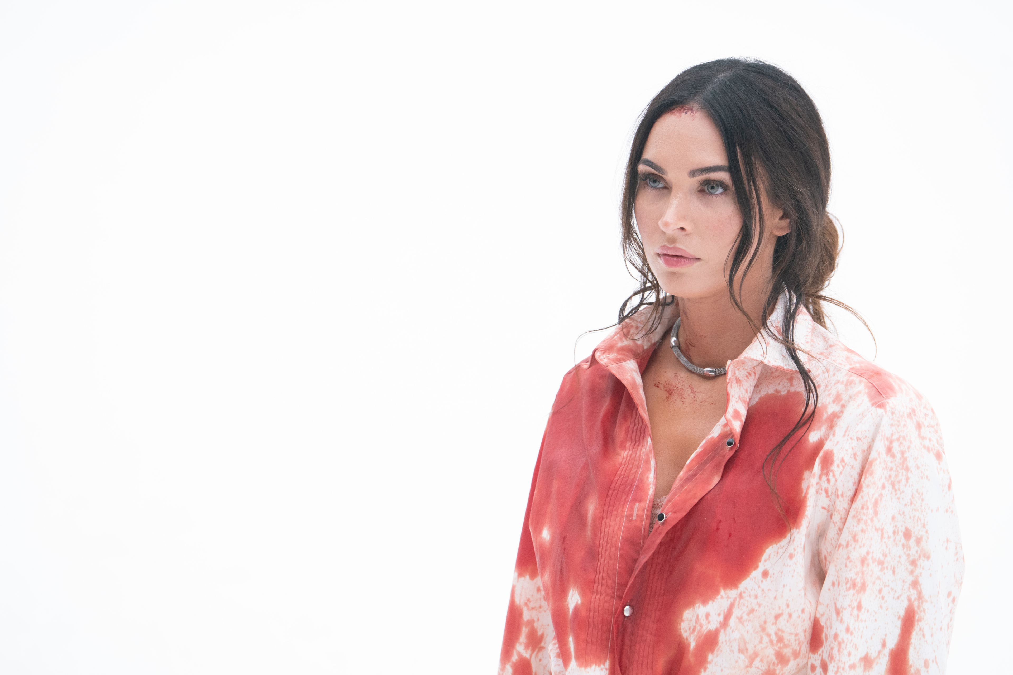 Megan Fox in blood-stained shirt HD Wallpaper