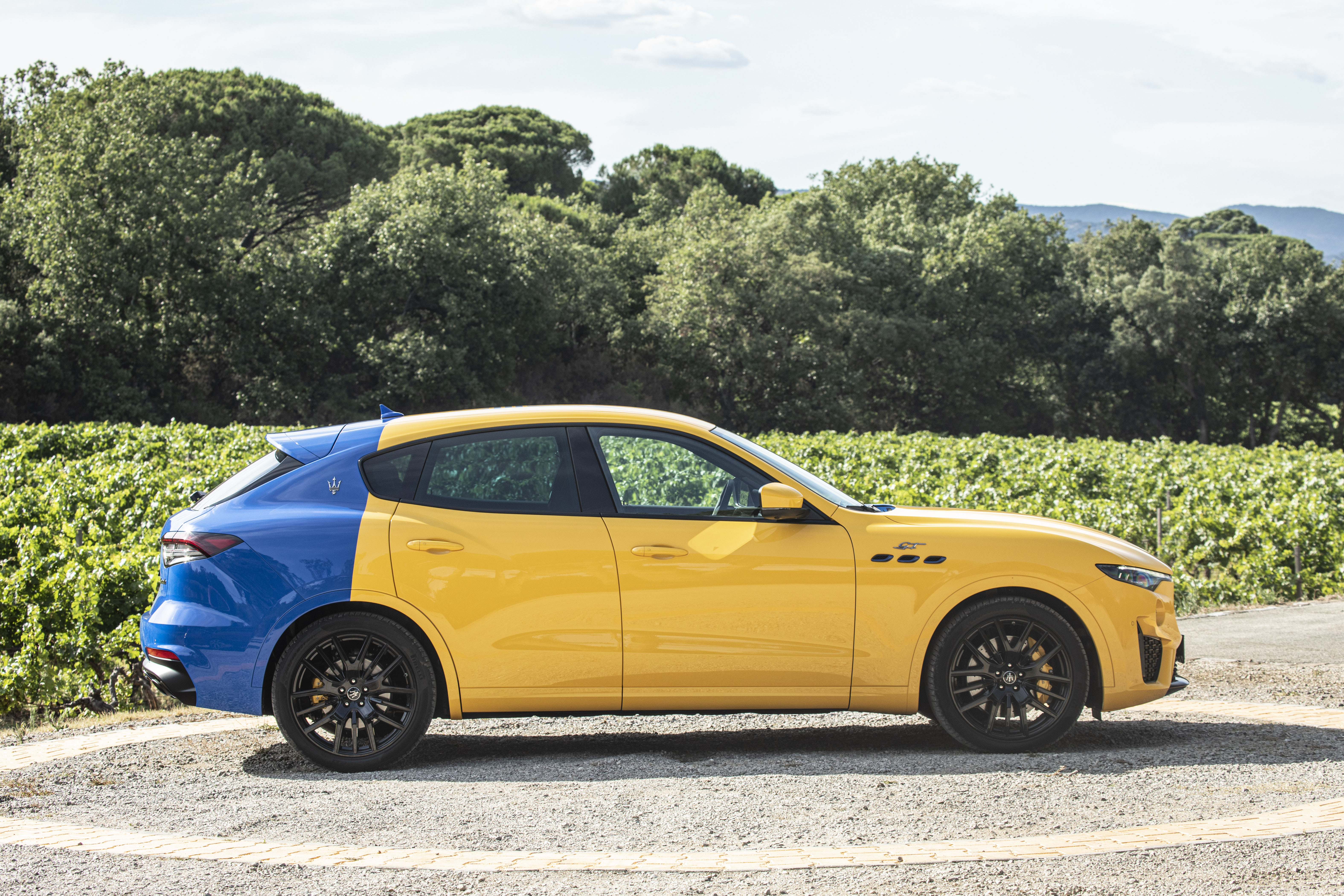 Maserati Levante Fuoriserie two-tone luxury SUV HD Wallpaper