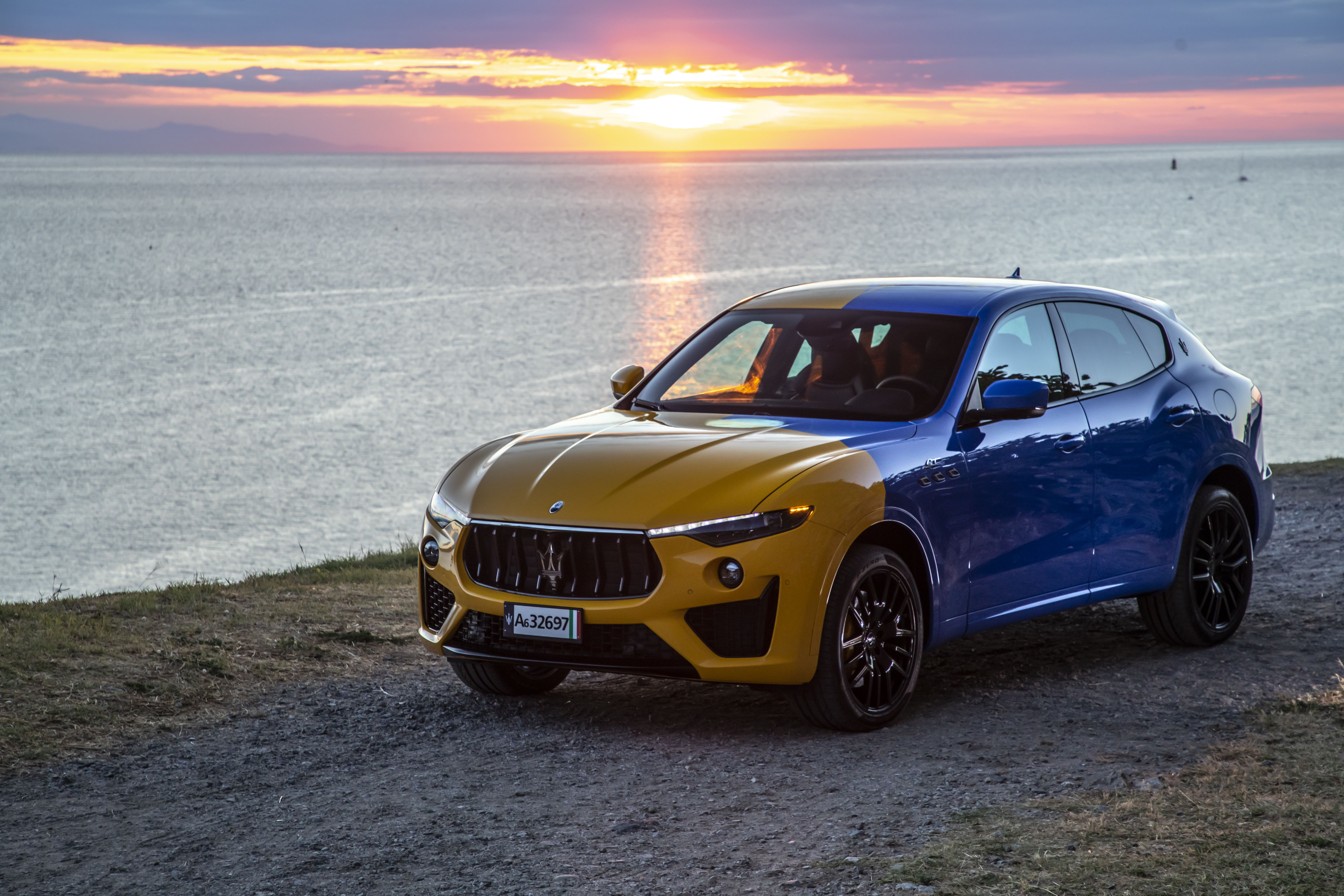 Maserati Levante GT Hybrid Fuoriserie two-tone at sunset HD Wallpaper