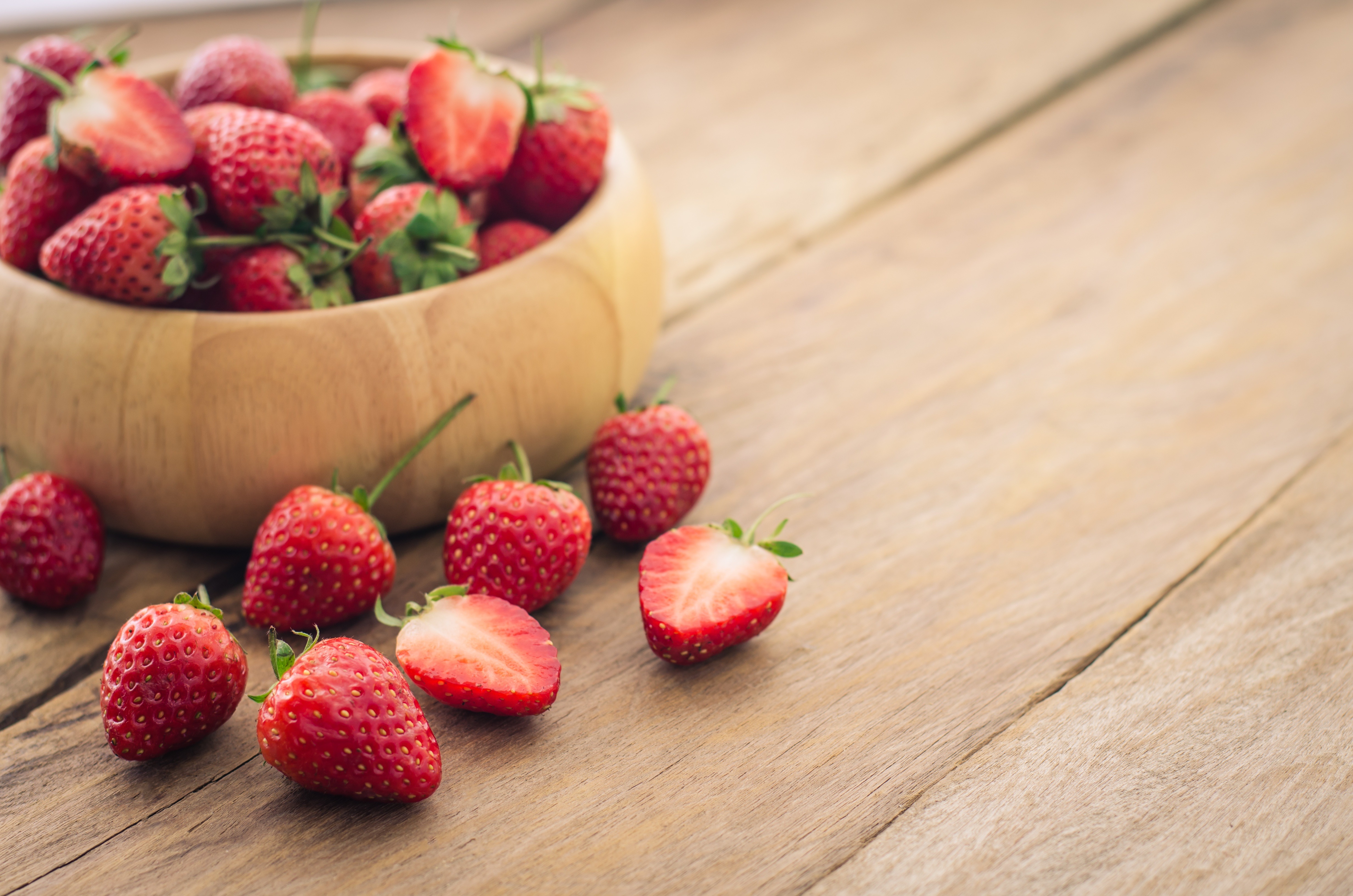 Fresh Strawberries in Wooden Bowl on Table HD Wallpaper