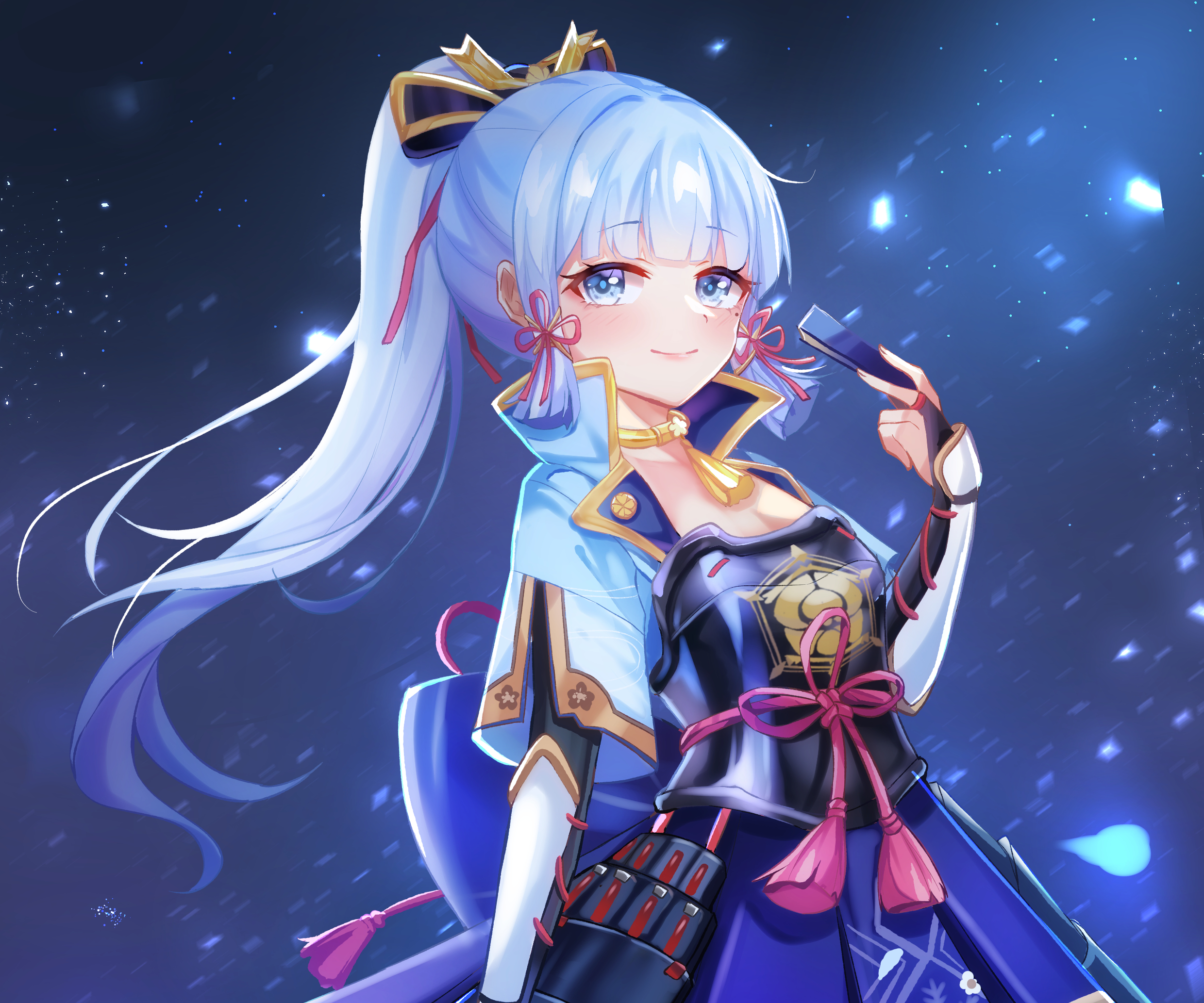 Kamisato Ayaka smiling, holding a fan HD Wallpaper