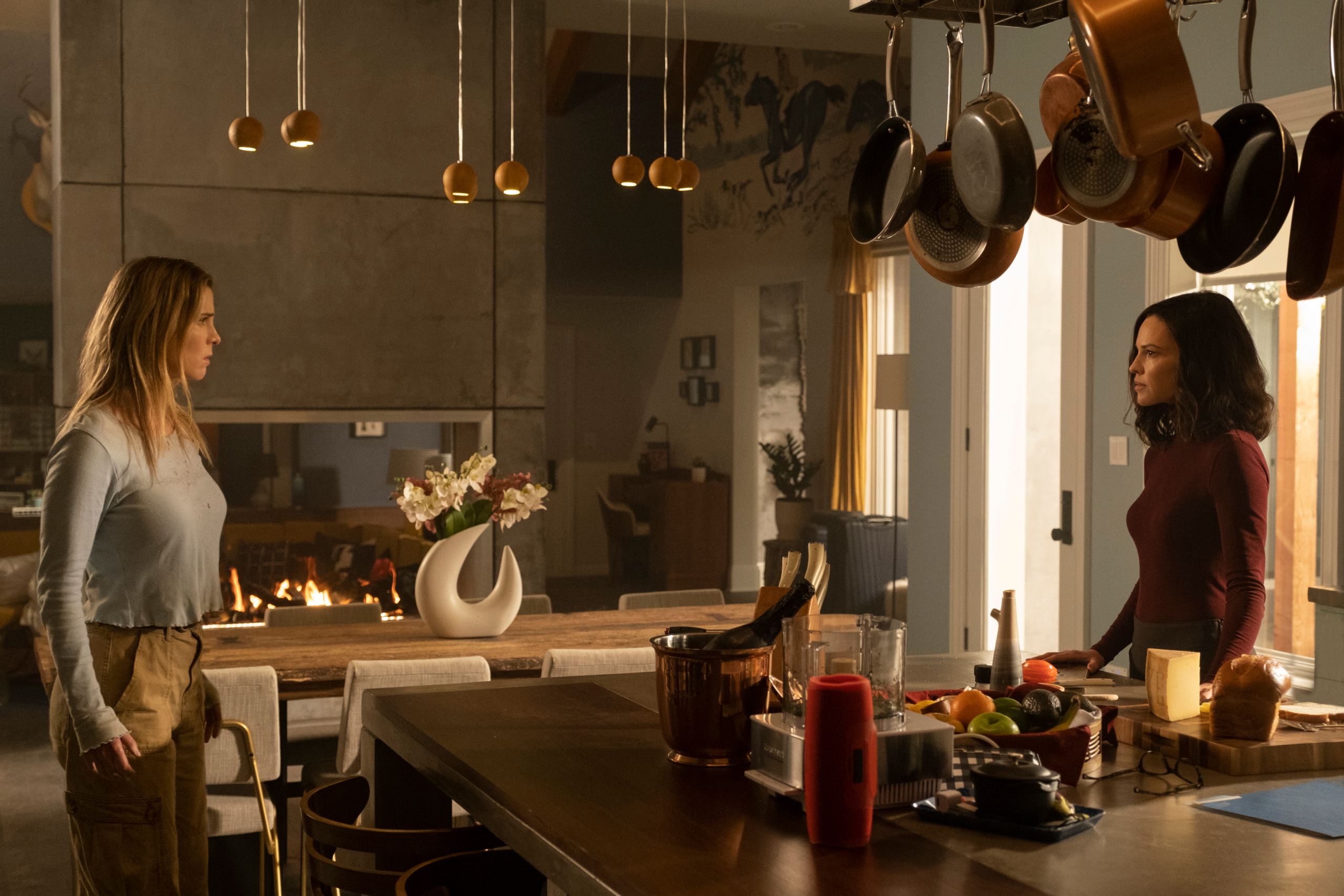Betty Gilpin and Hilary Swank in The Hunt (2020) HD Wallpaper