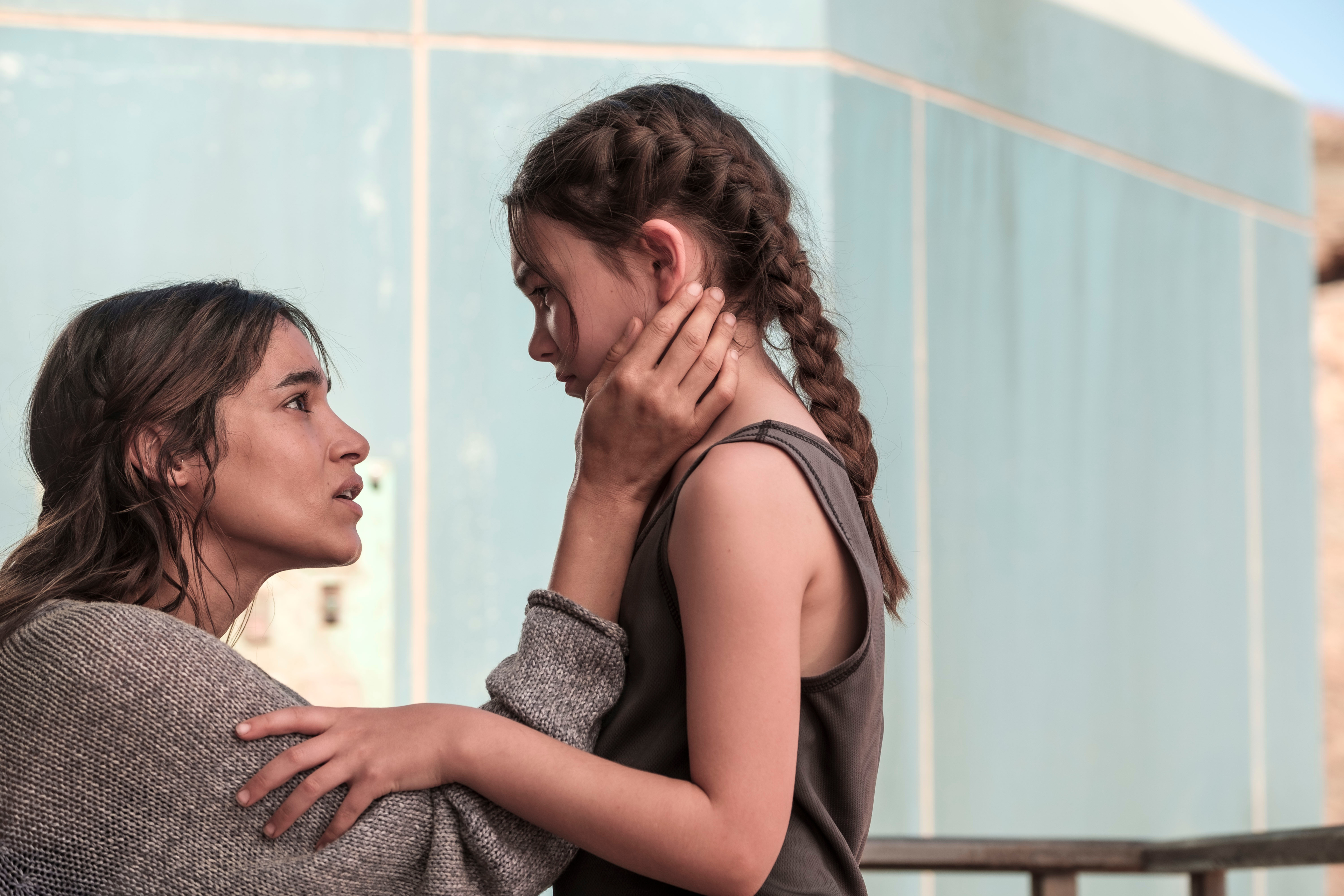 Settlers: Sofia Boutella comforts Brooklynn Prince HD Wallpaper