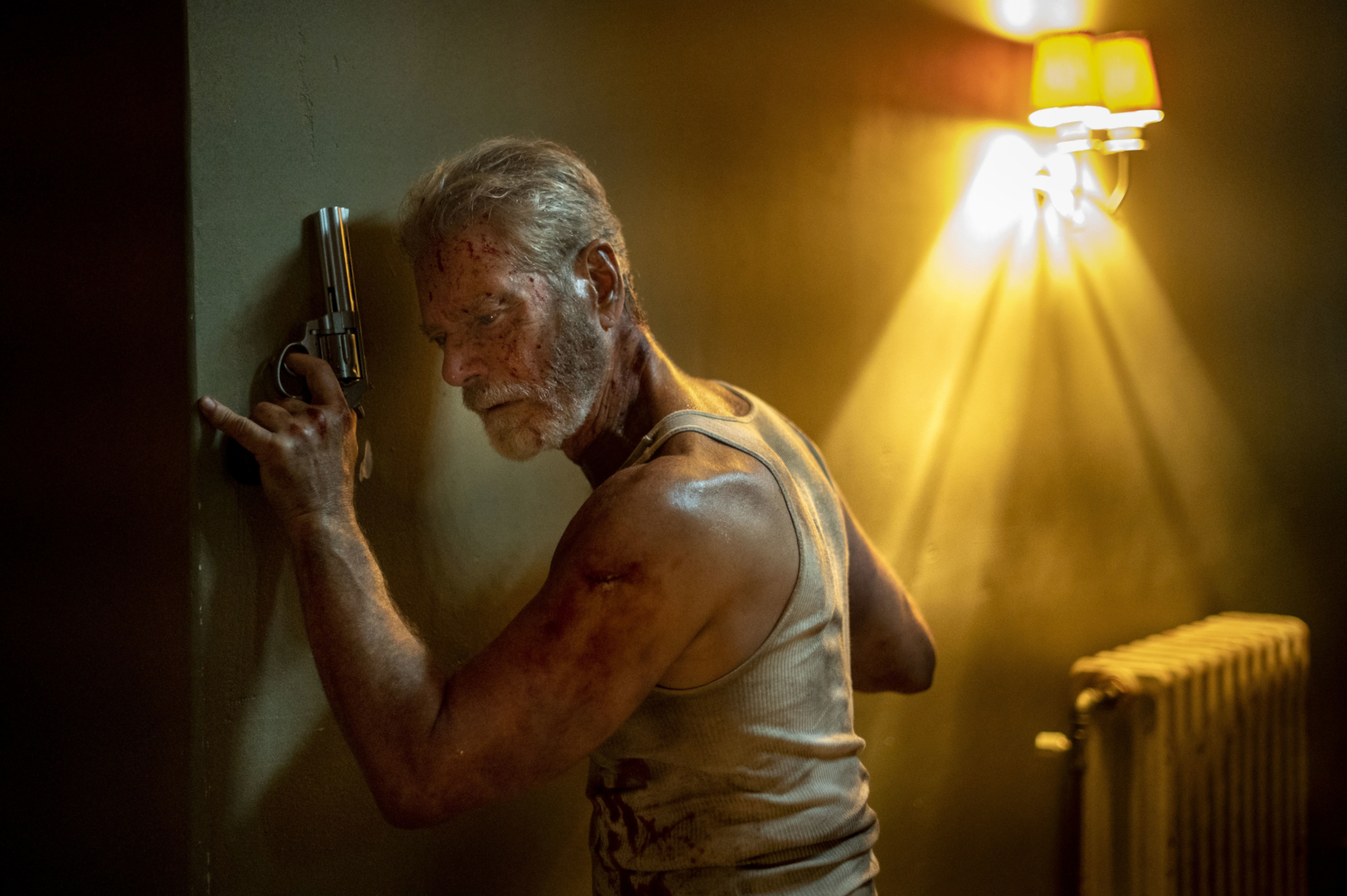 Don't Breathe 2: Stephen Lang, bloody and armed HD Wallpaper