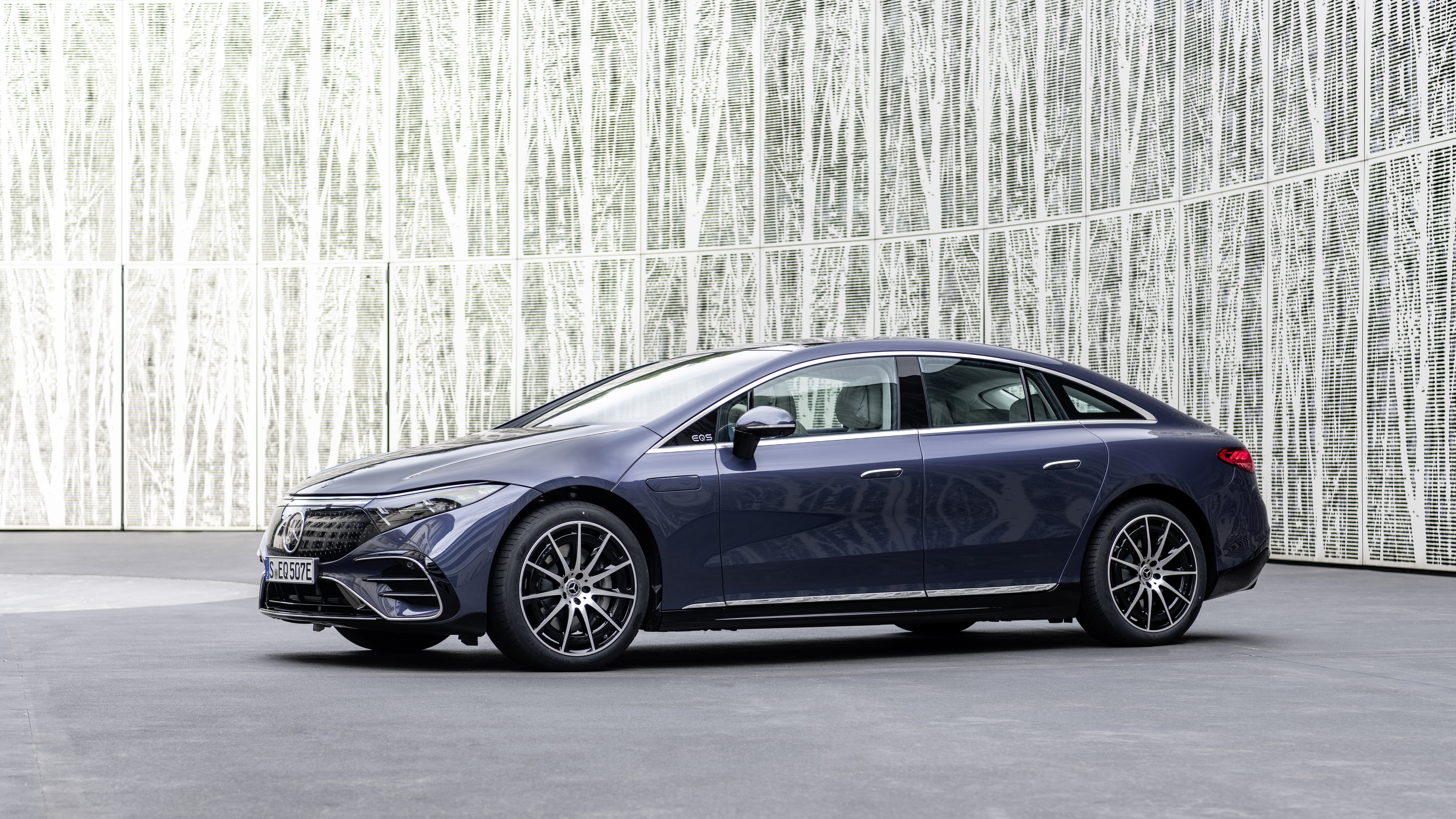 Blue Mercedes-Benz EQS 450+ AMG Line Electric Car HD Wallpaper