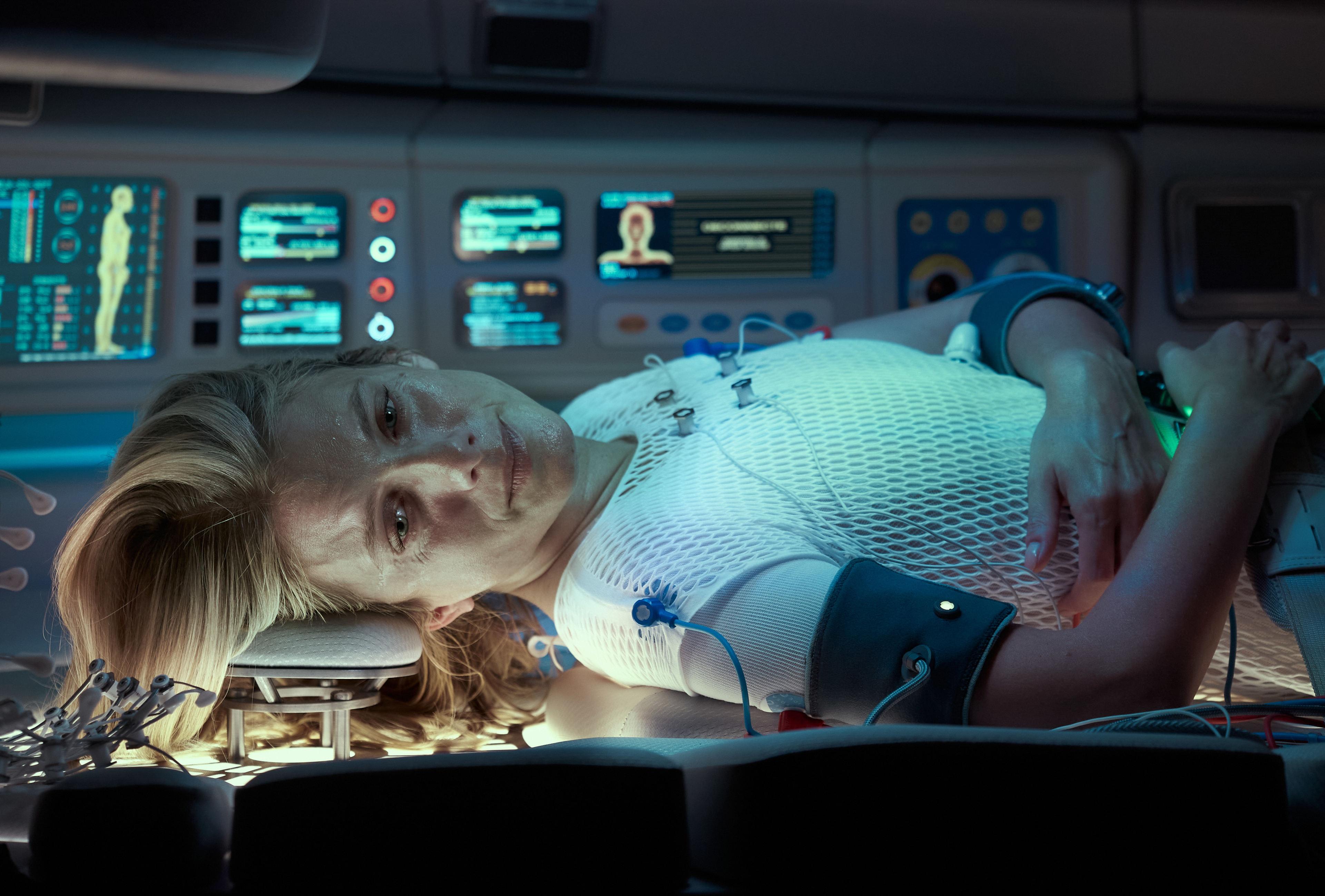 Oxygen: Melanie Laurent in distress HD Wallpaper