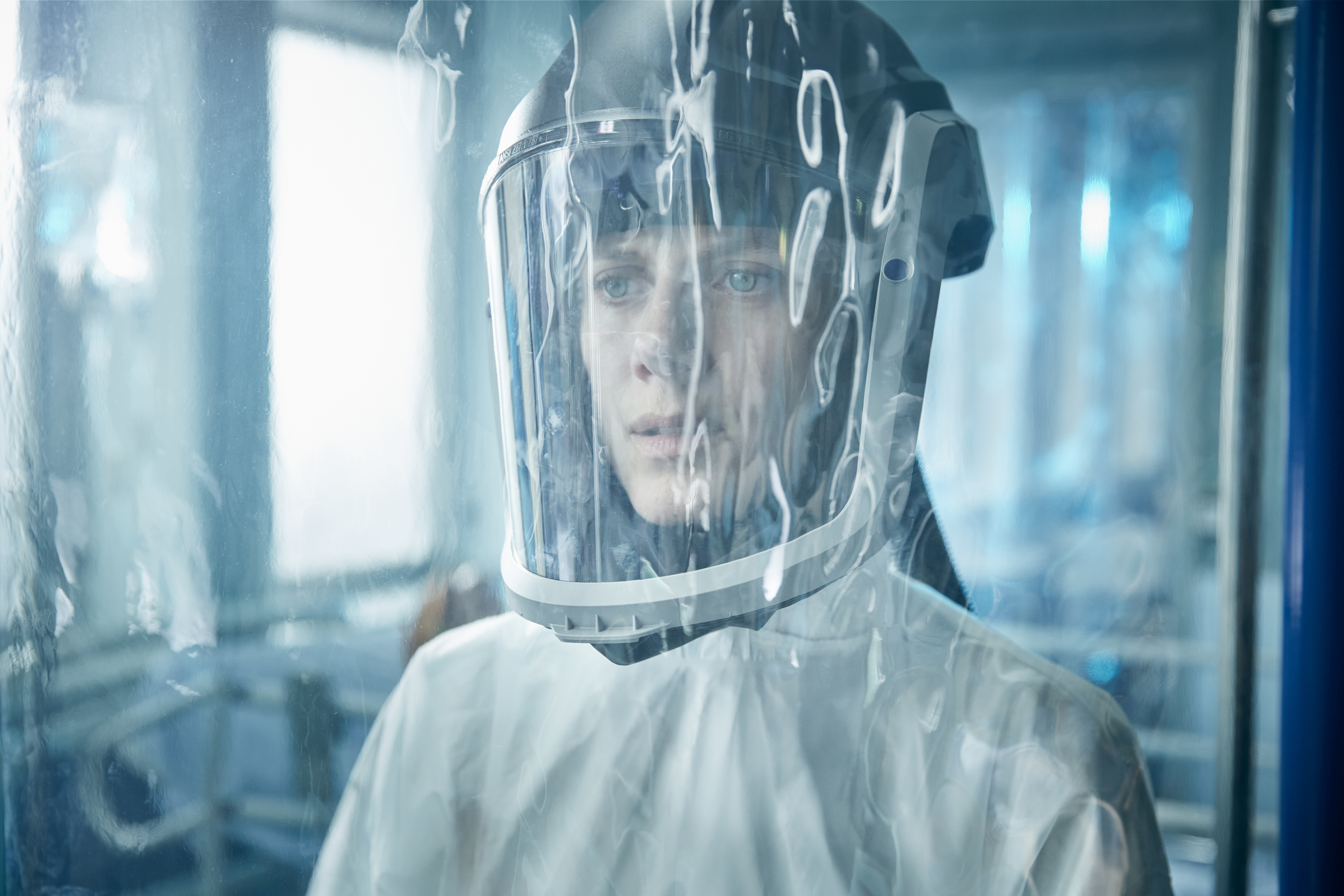 Melanie Laurent in Oxygen protective suit HD Wallpaper