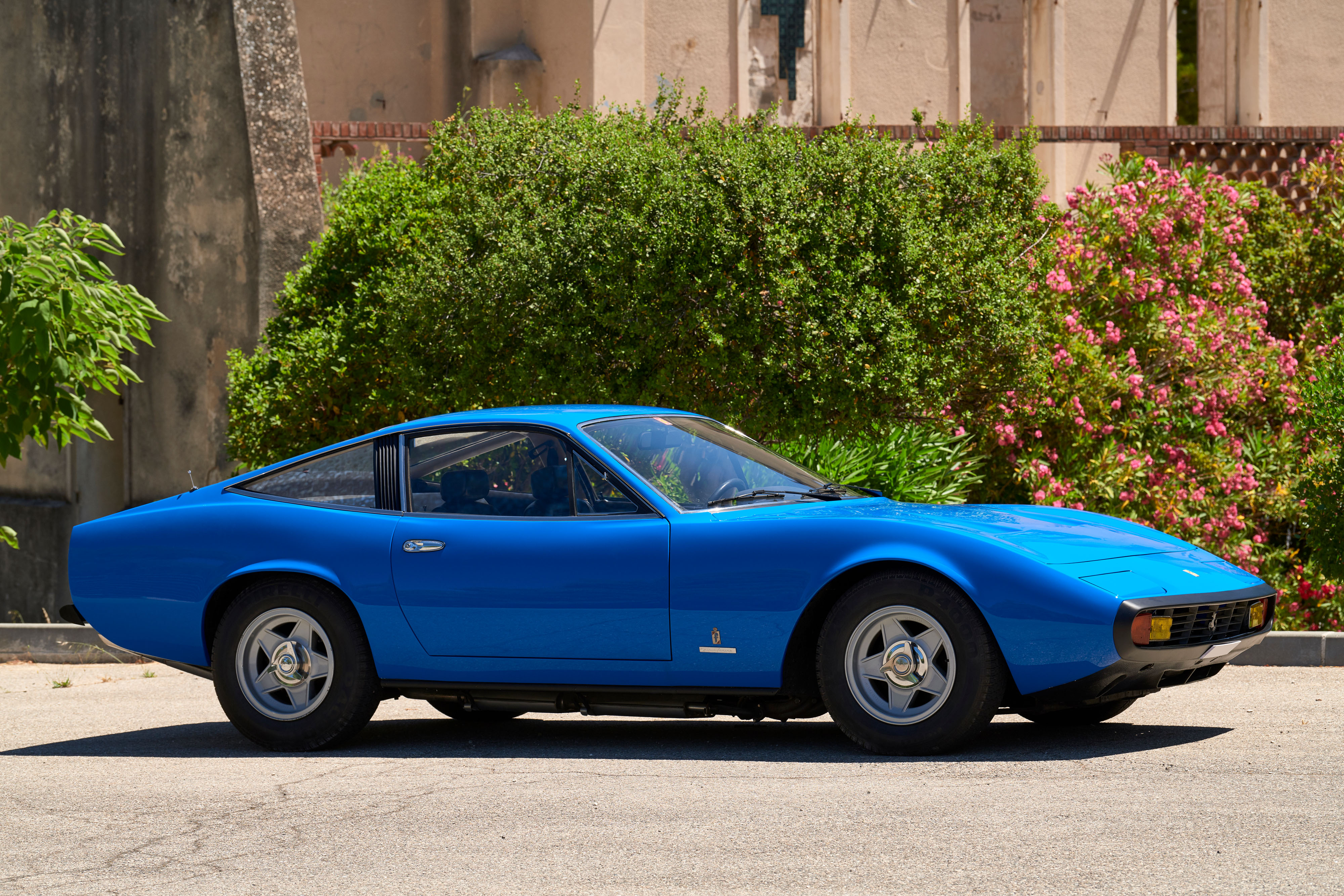 Blue Ferrari 365 GTC/4 Grand Tourer HD Wallpaper