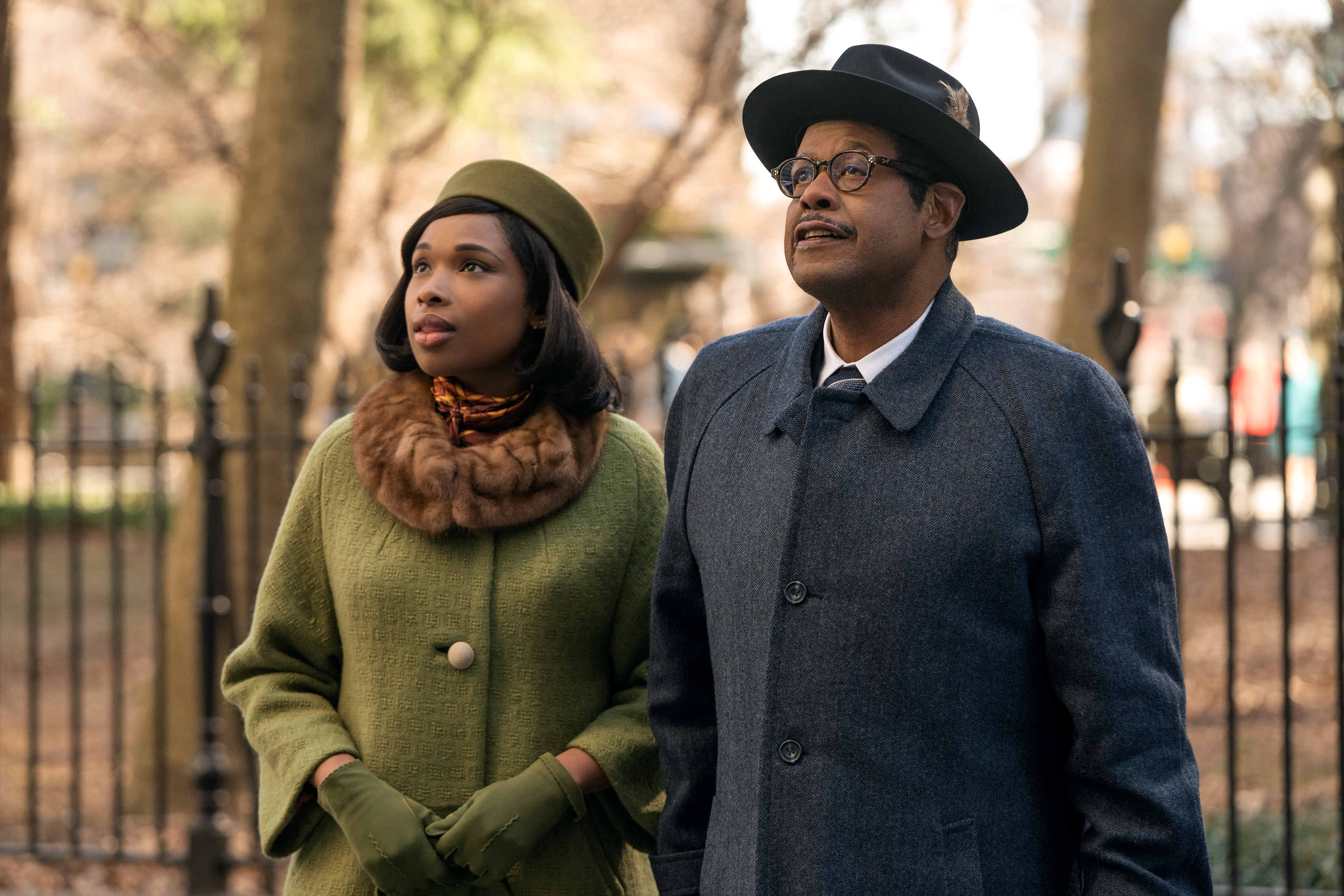 Jennifer Hudson and Forest Whitaker looking up in Respect HD Wallpaper