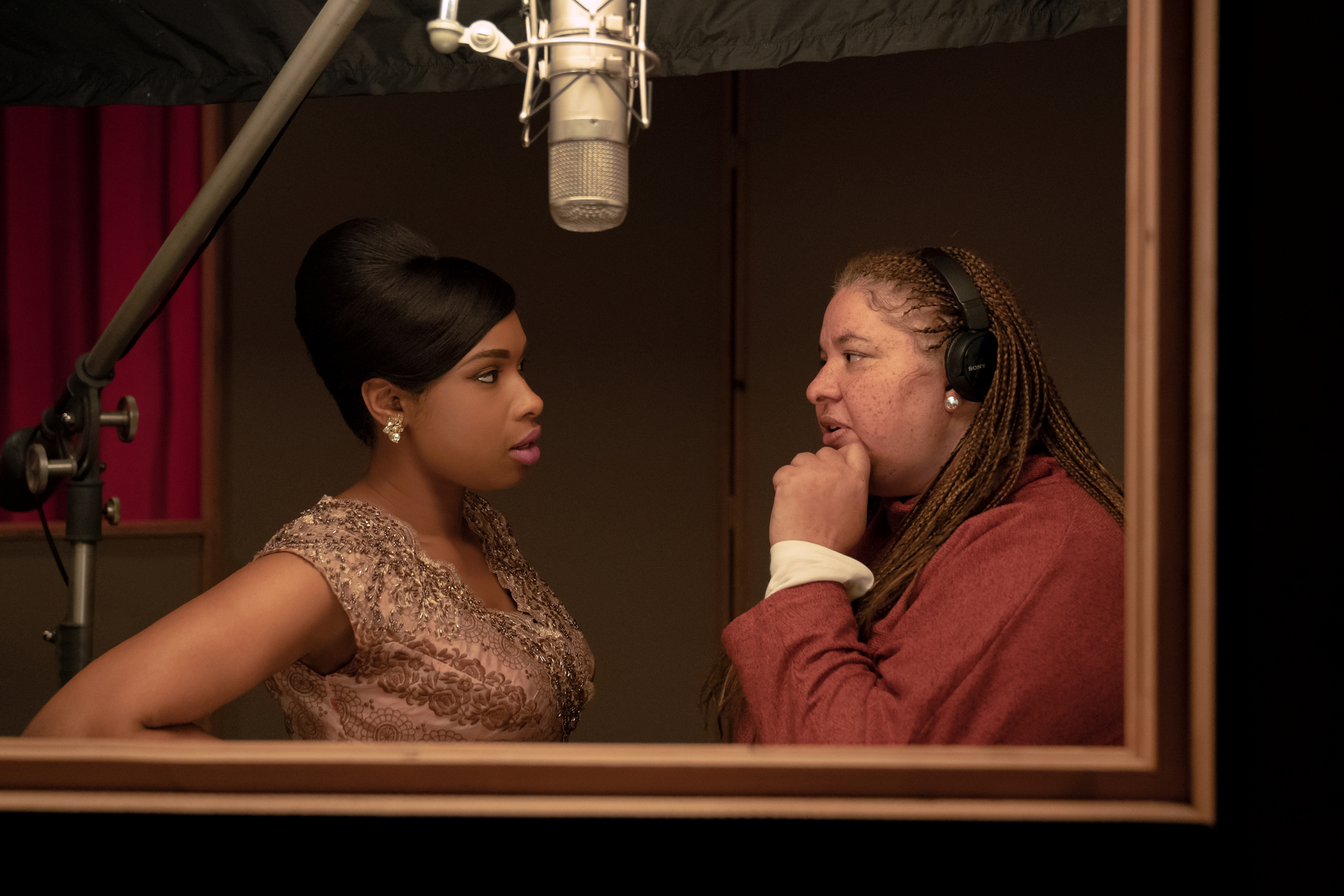 Jennifer Hudson as Aretha Franklin in recording studio HD Wallpaper