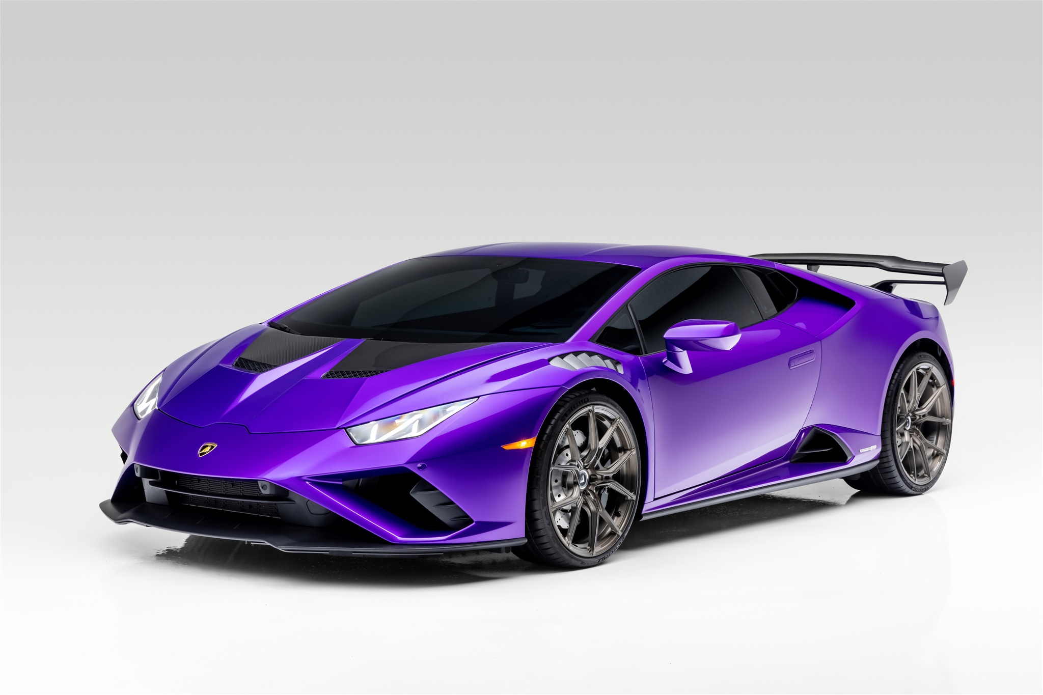 Purple Lamborghini Huracán Evo Supercar HD Wallpaper