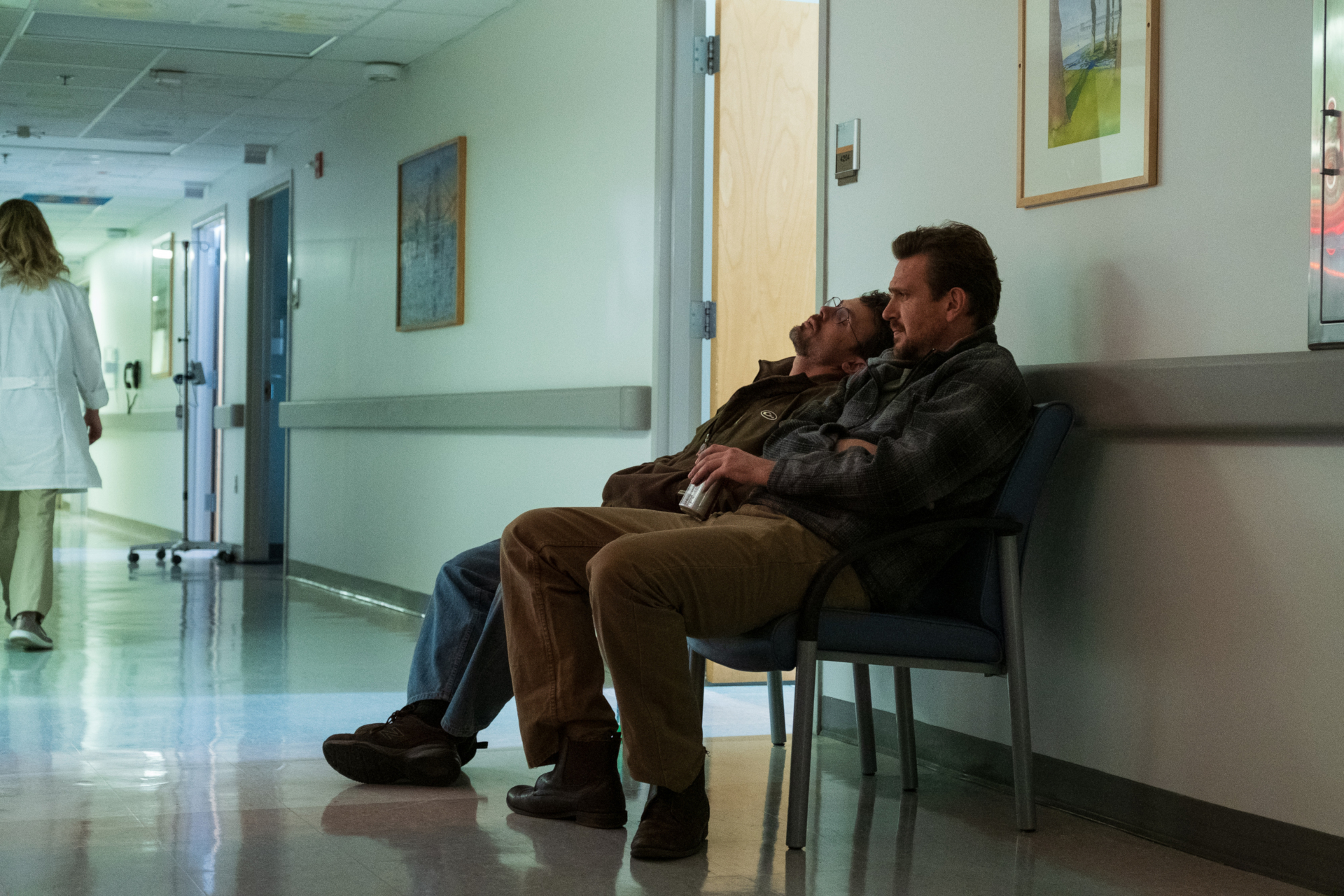 Our Friend: Jason Segel and Casey Affleck in hospital HD Wallpaper