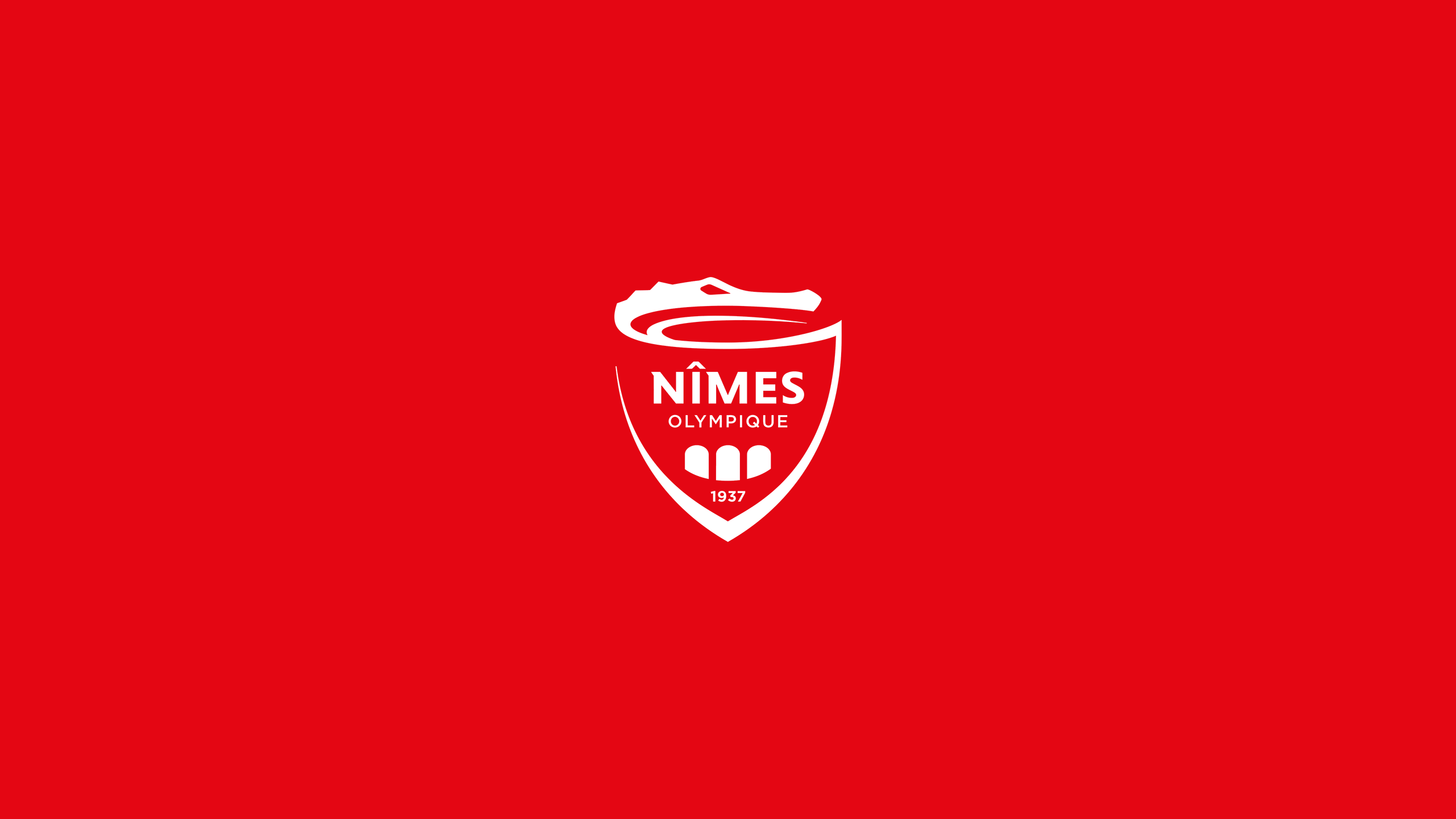 Nîmes Olympique Soccer Logo on Red HD Wallpaper