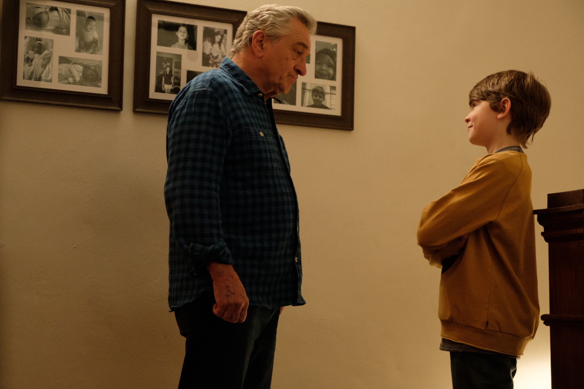 Robert De Niro and Oakes Fegley in The War With Grandpa HD Wallpaper