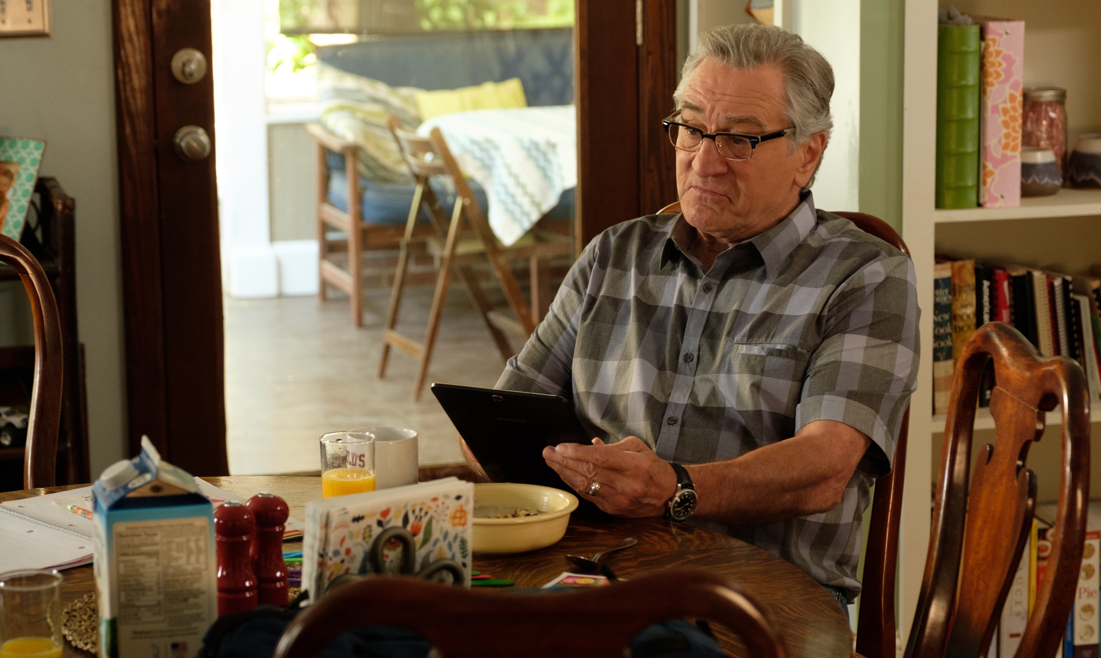Robert De Niro in The War With Grandpa using tablet HD Wallpaper