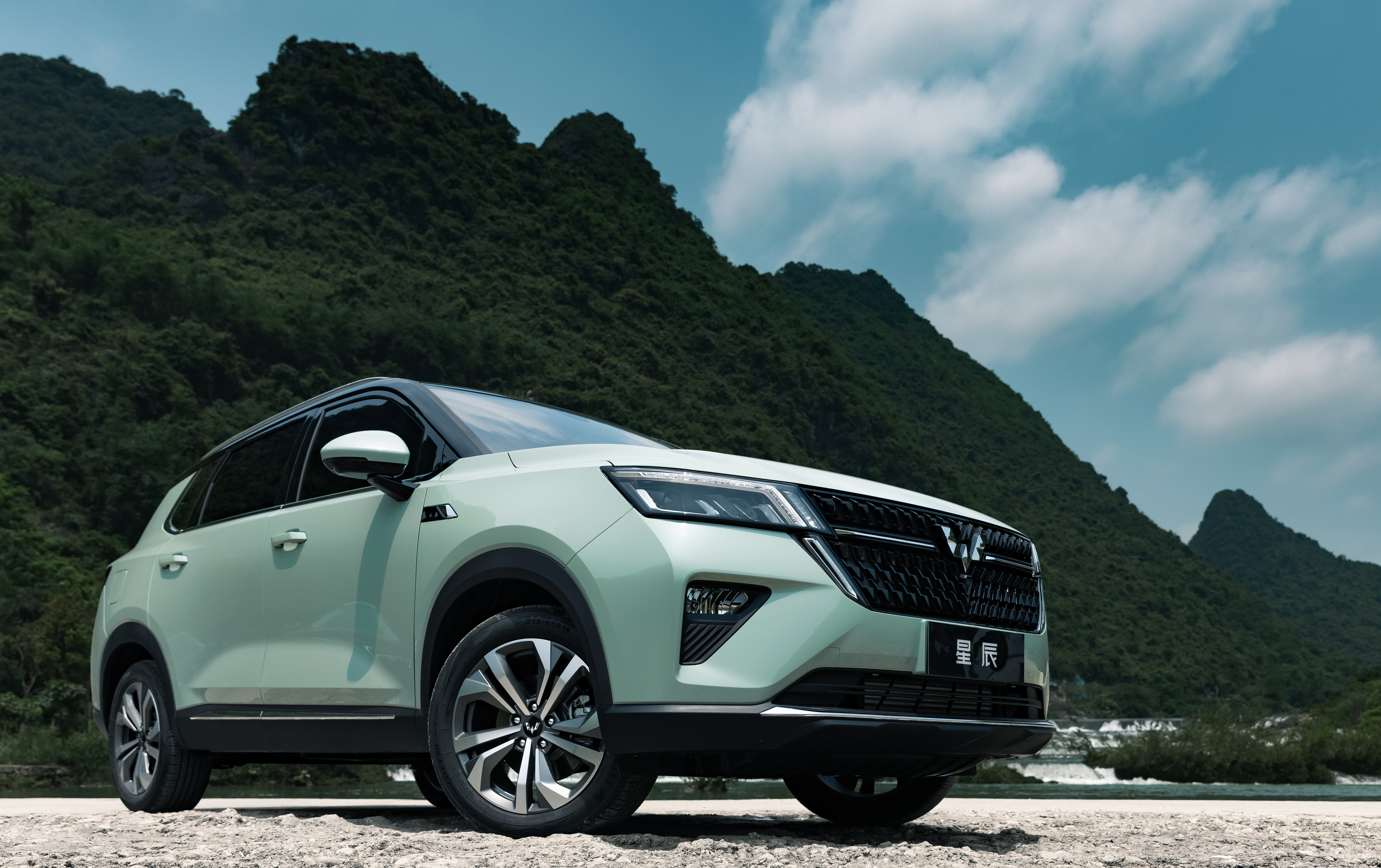 Wuling Xingchen SUV in a scenic mountain setting HD Wallpaper