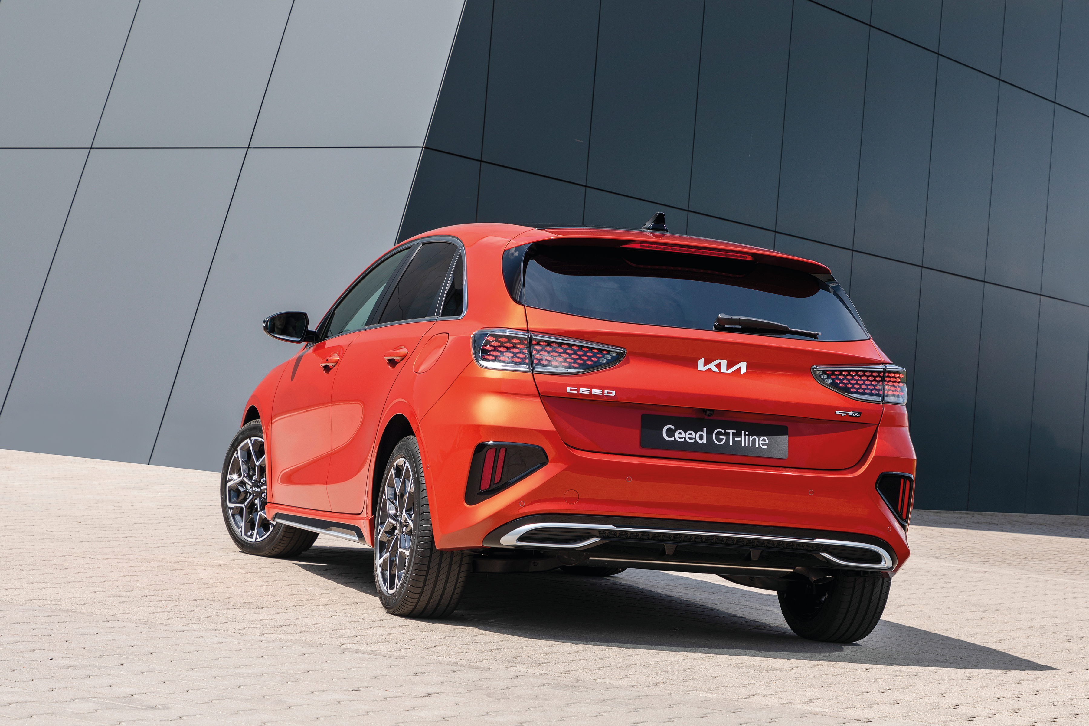 Orange Kia Ceed GT-Line rear view HD Wallpaper