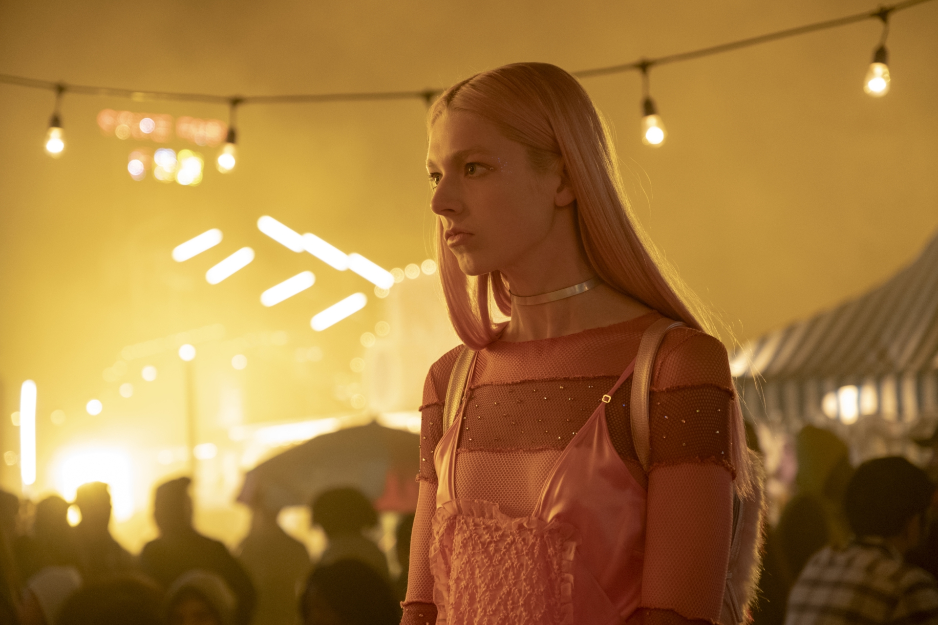 Hunter Schafer As Jules In Euphoria At A Carnival Hd Wallpaper Rare 