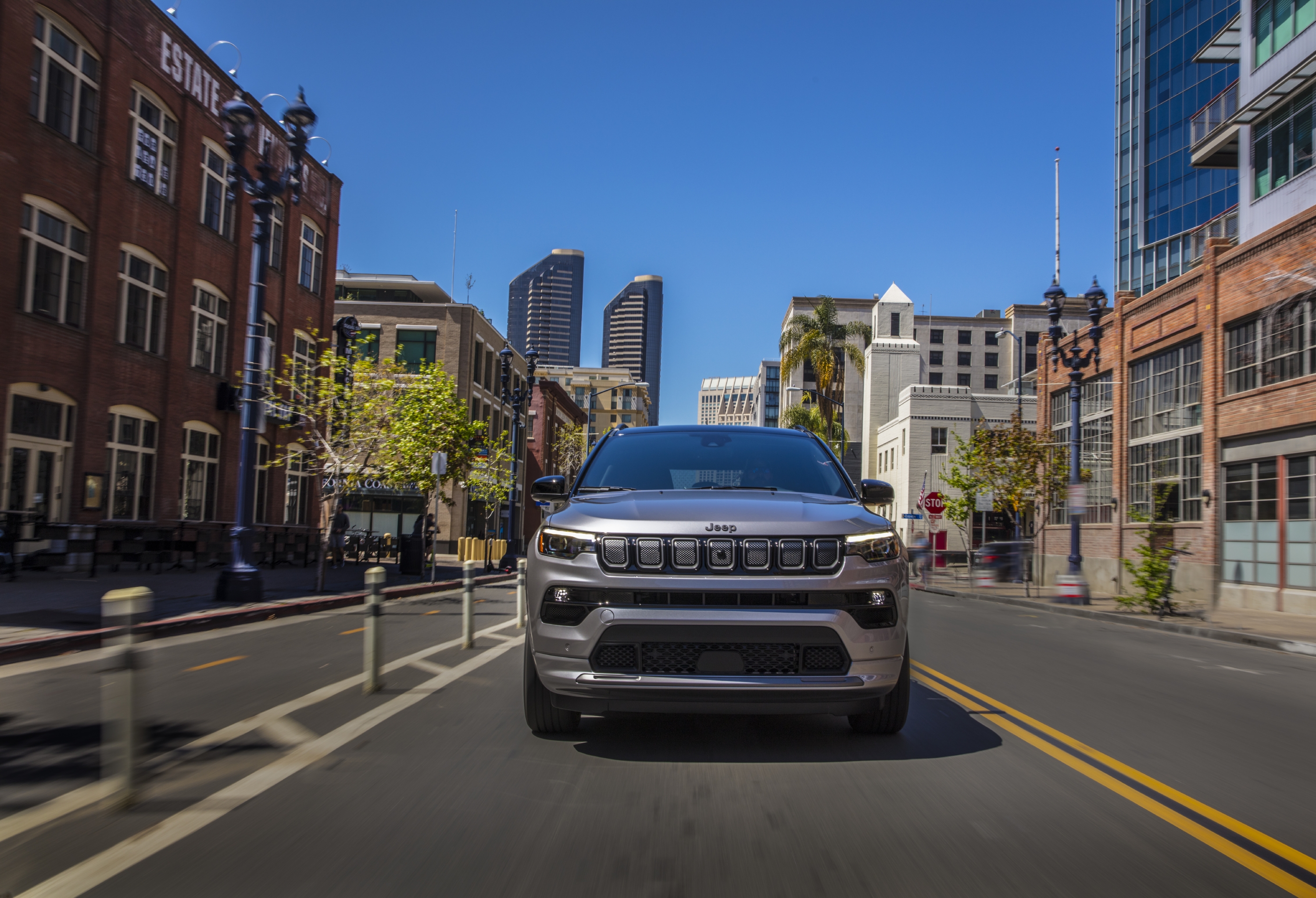 Silver Jeep Compass High Altitude SUV driving in city HD Wallpaper