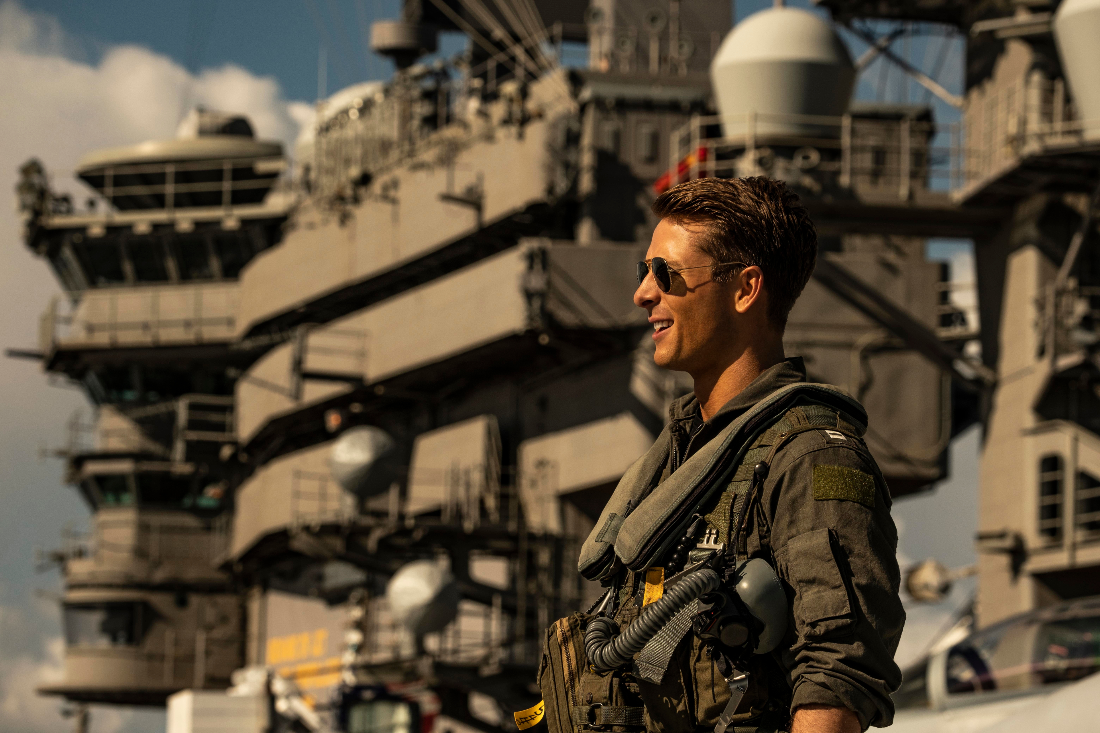 Glen Powell in Top Gun: Maverick on aircraft carrier HD Wallpaper