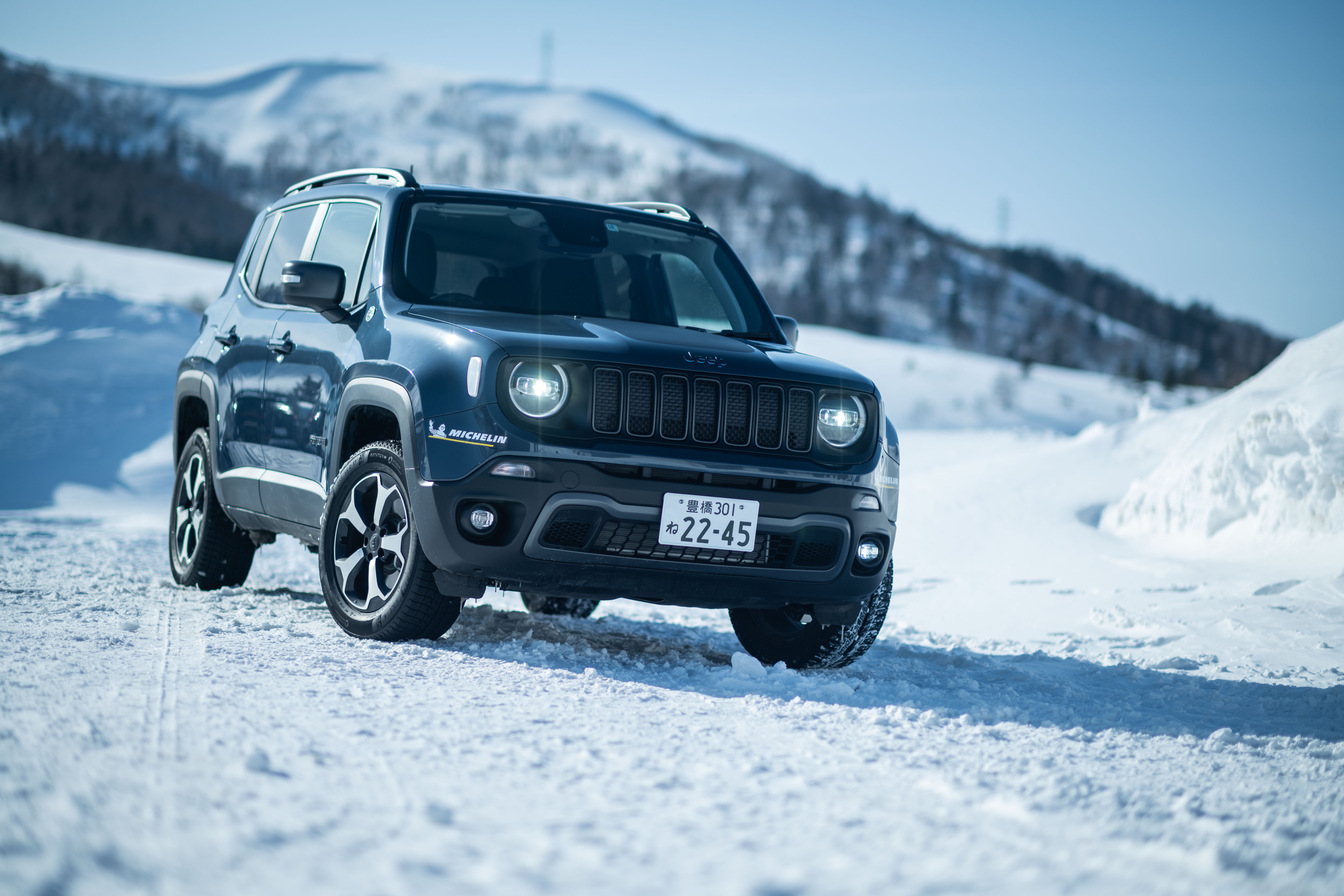Jeep Renegade Trailhawk 4xe in snowy landscape HD Wallpaper
