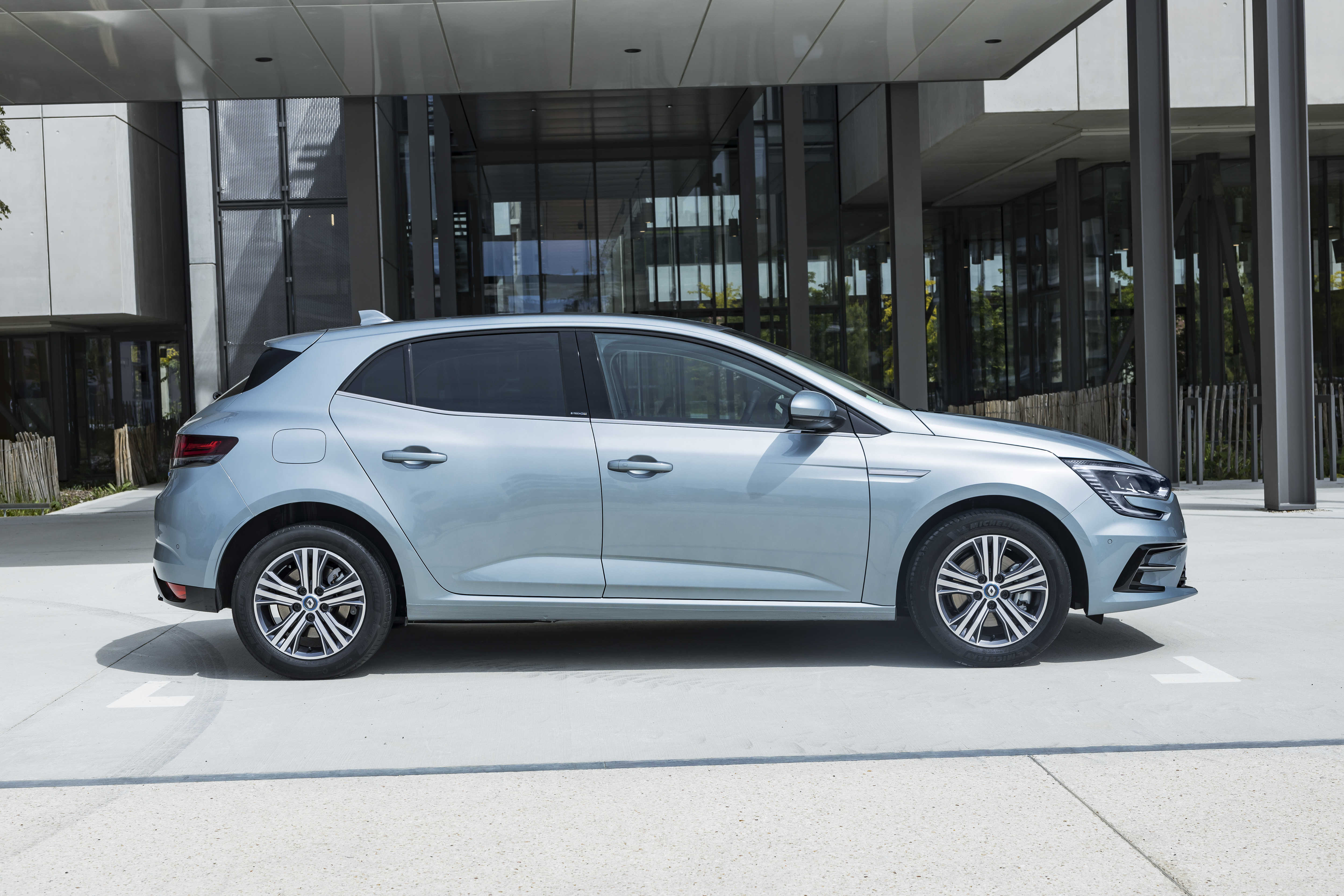 2021 Renault Mégane E-TECH Plug-in Hybrid electric car HD Wallpaper