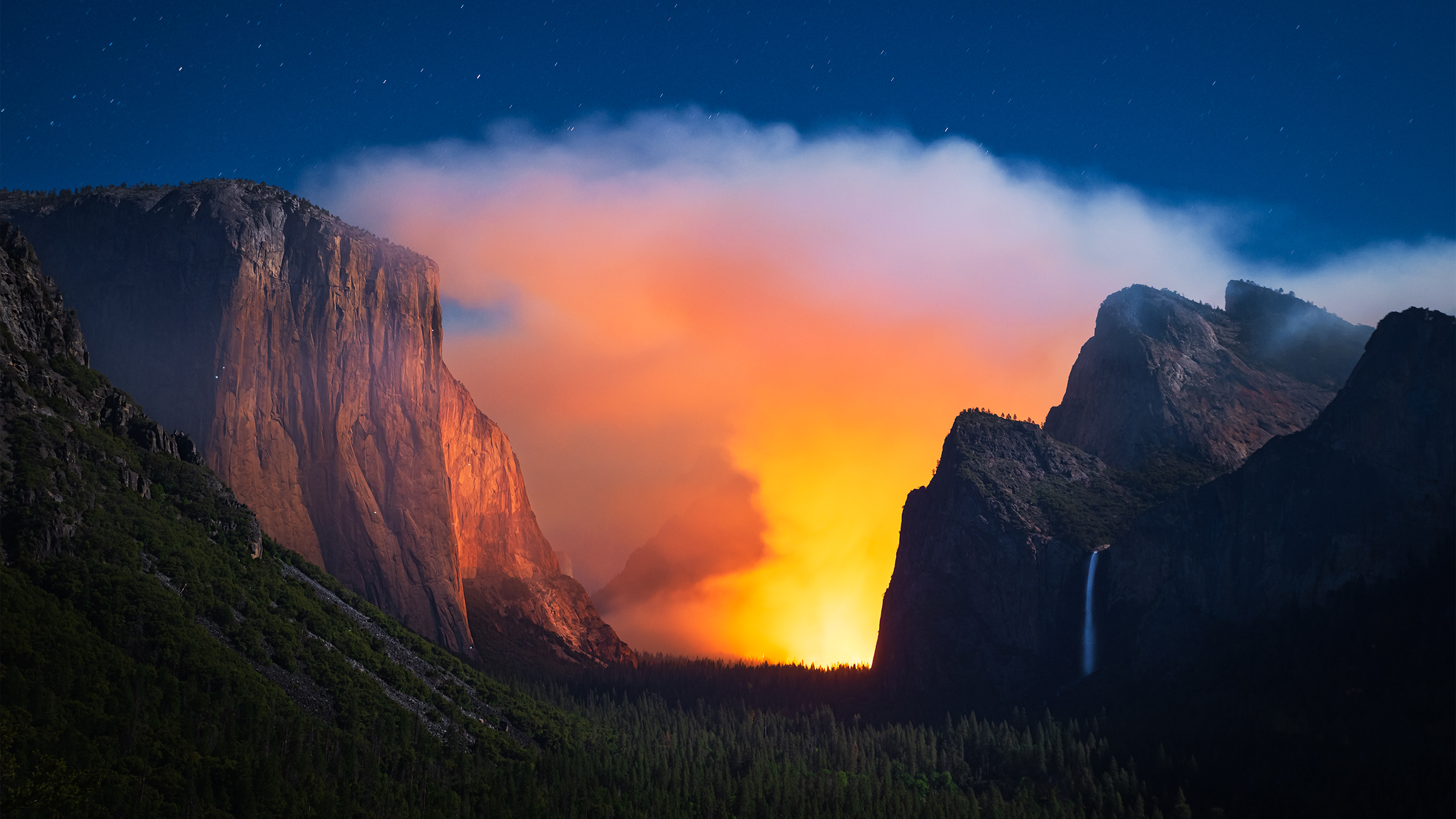 Yosemite National Park fire and smoke at night HD Wallpaper