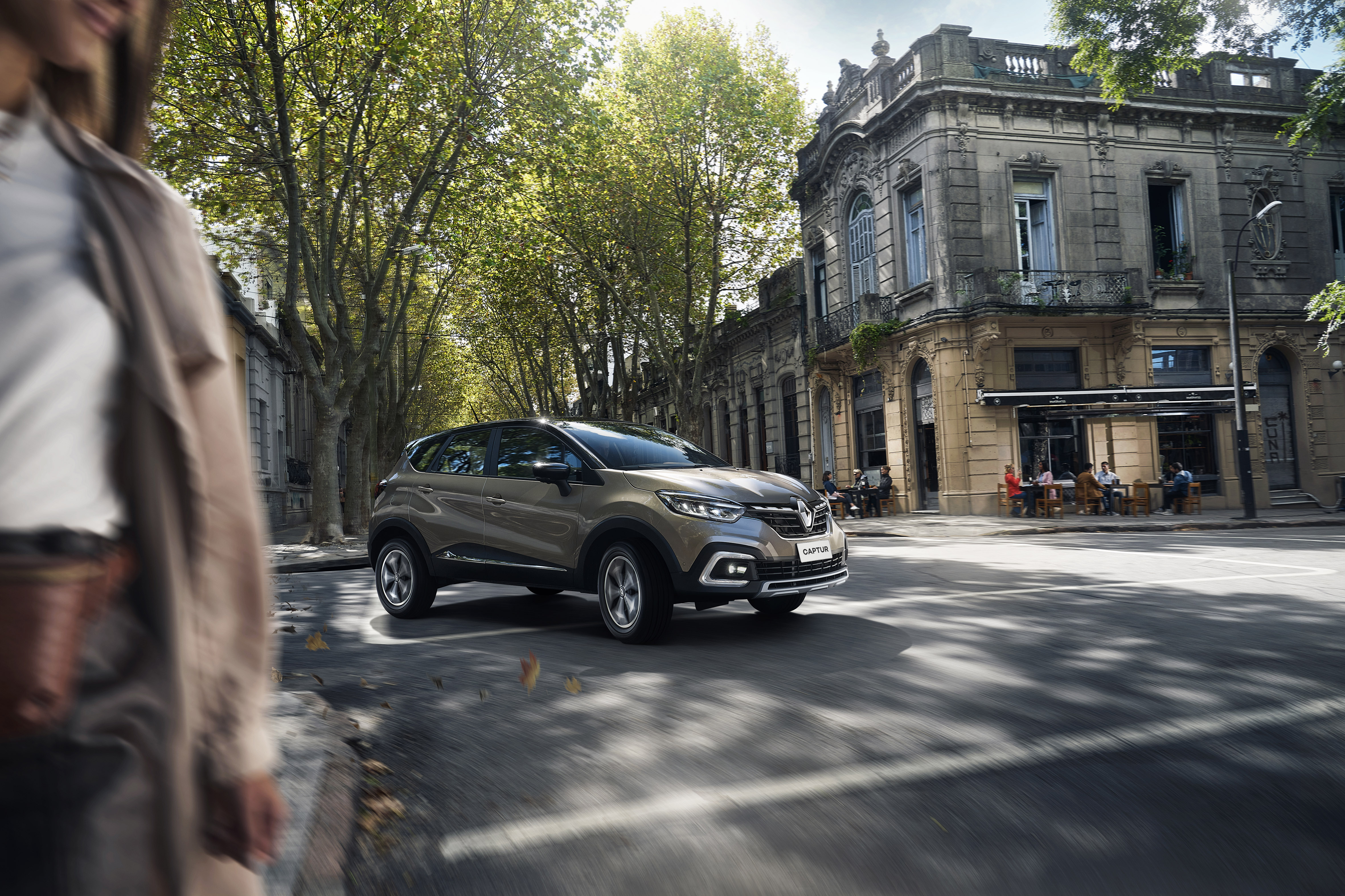 Renault Captur SUV on a European street HD Wallpaper