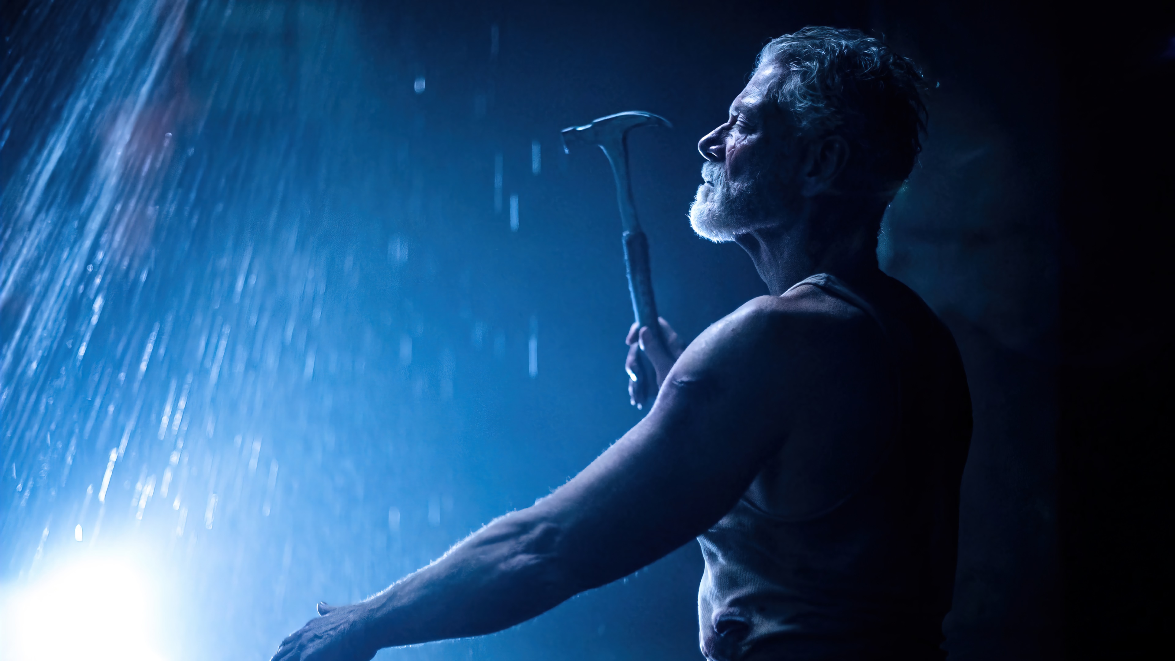 Man holding a hammer in Dont Breathe 2 HD Wallpaper