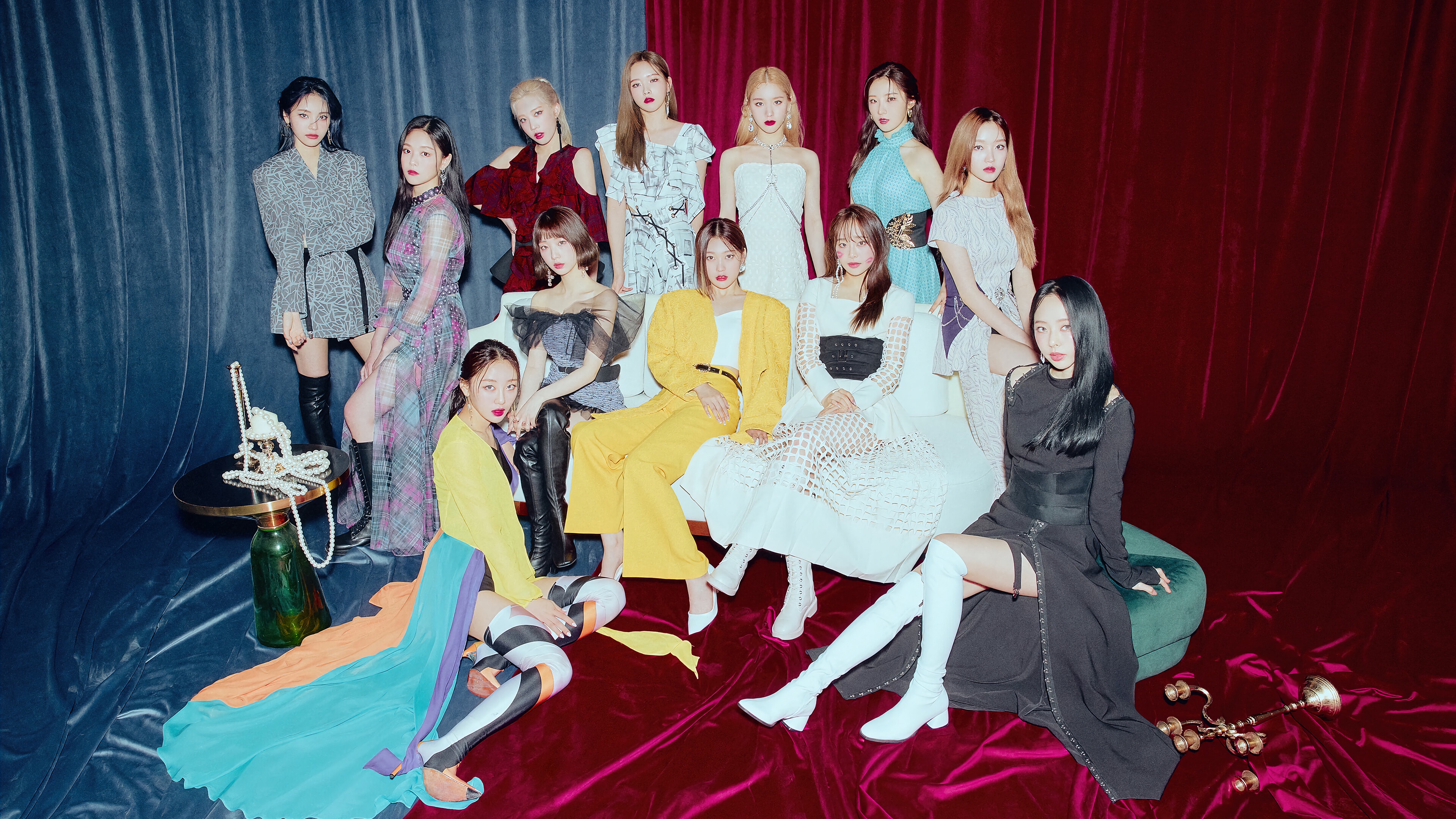 LOONA members in 'Paint The Town' concept HD Wallpaper