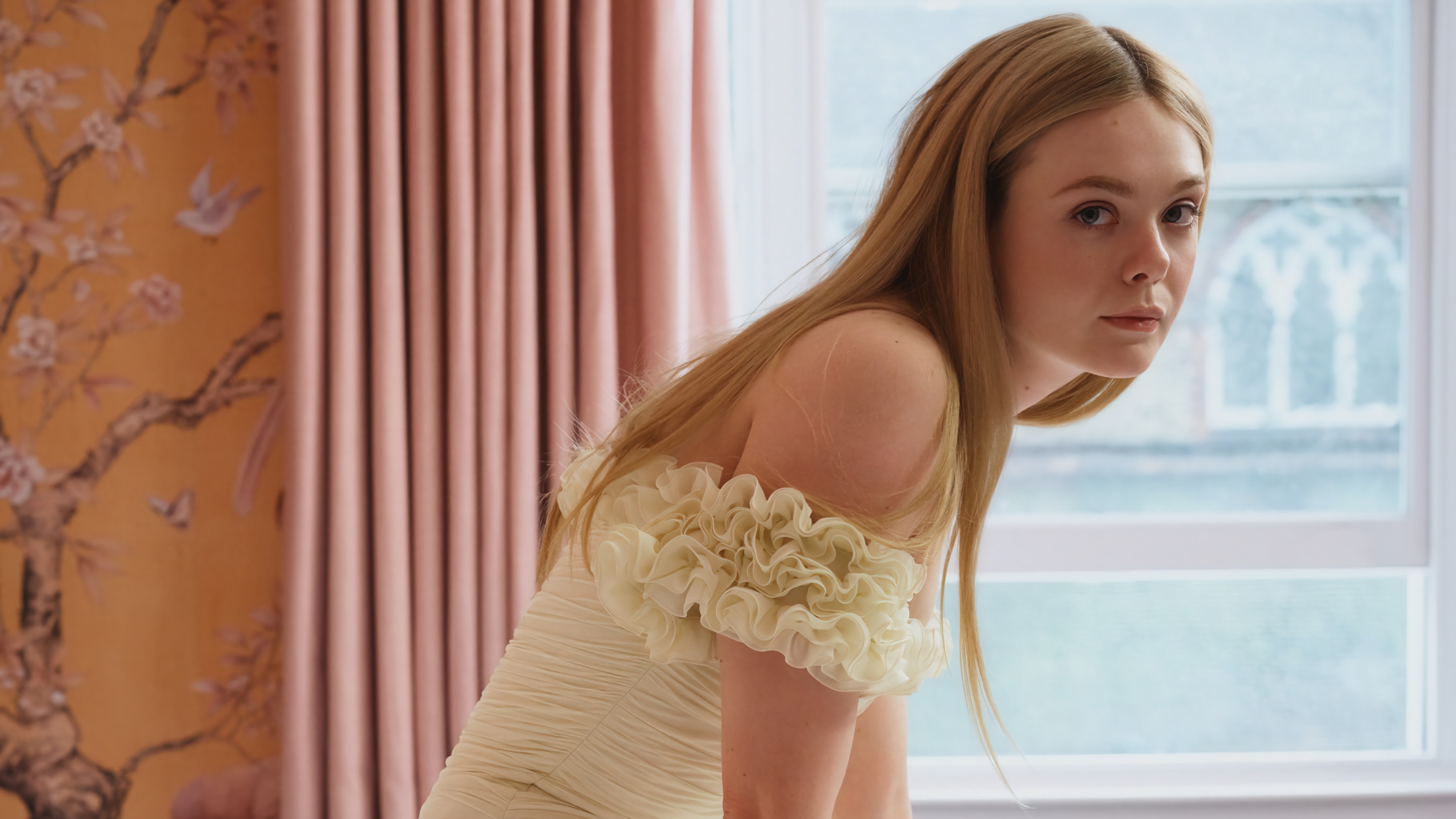 Elle Fanning in a cream dress HD Wallpaper