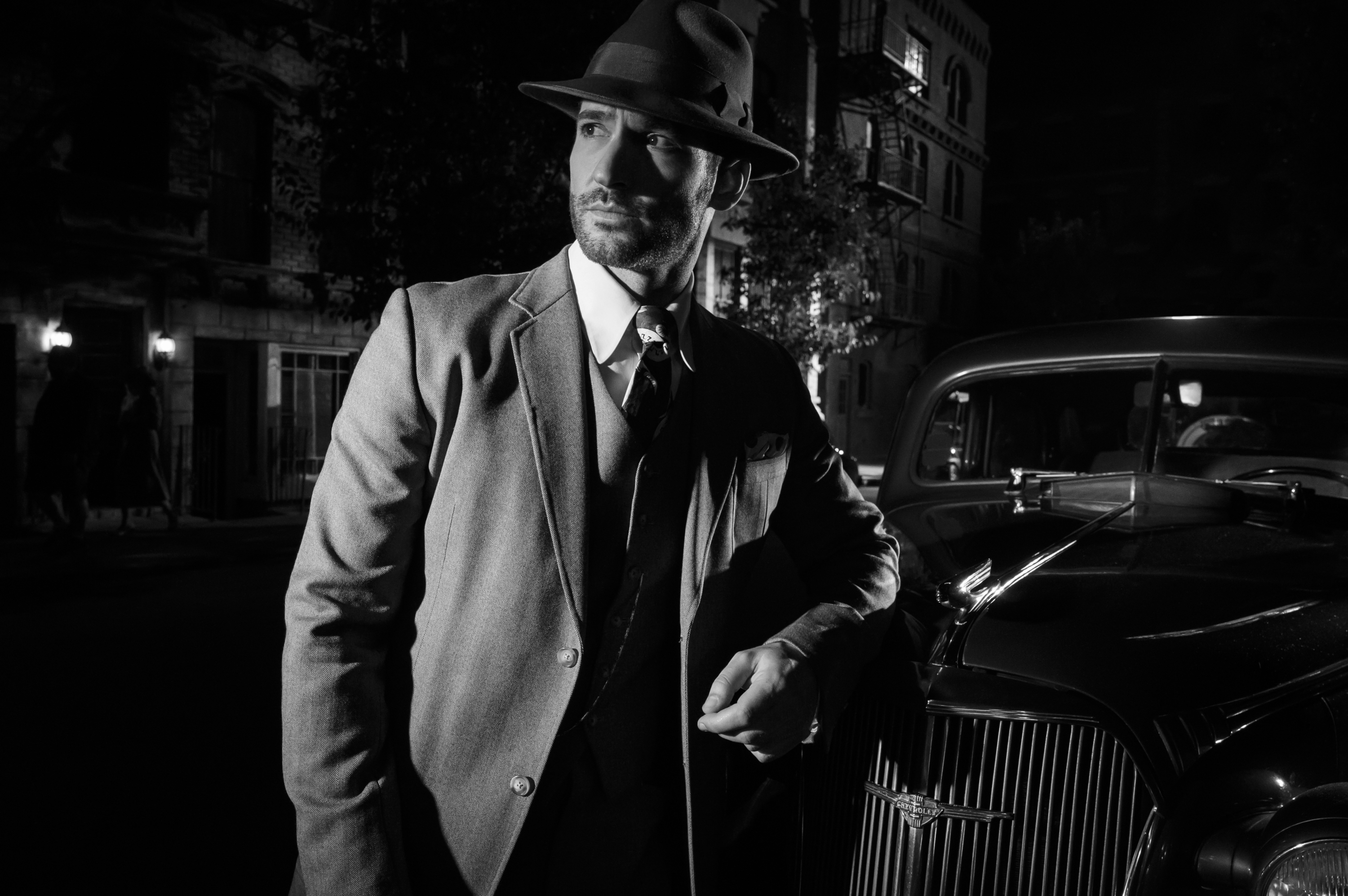Tom Ellis as Lucifer Morningstar in a fedora HD Wallpaper
